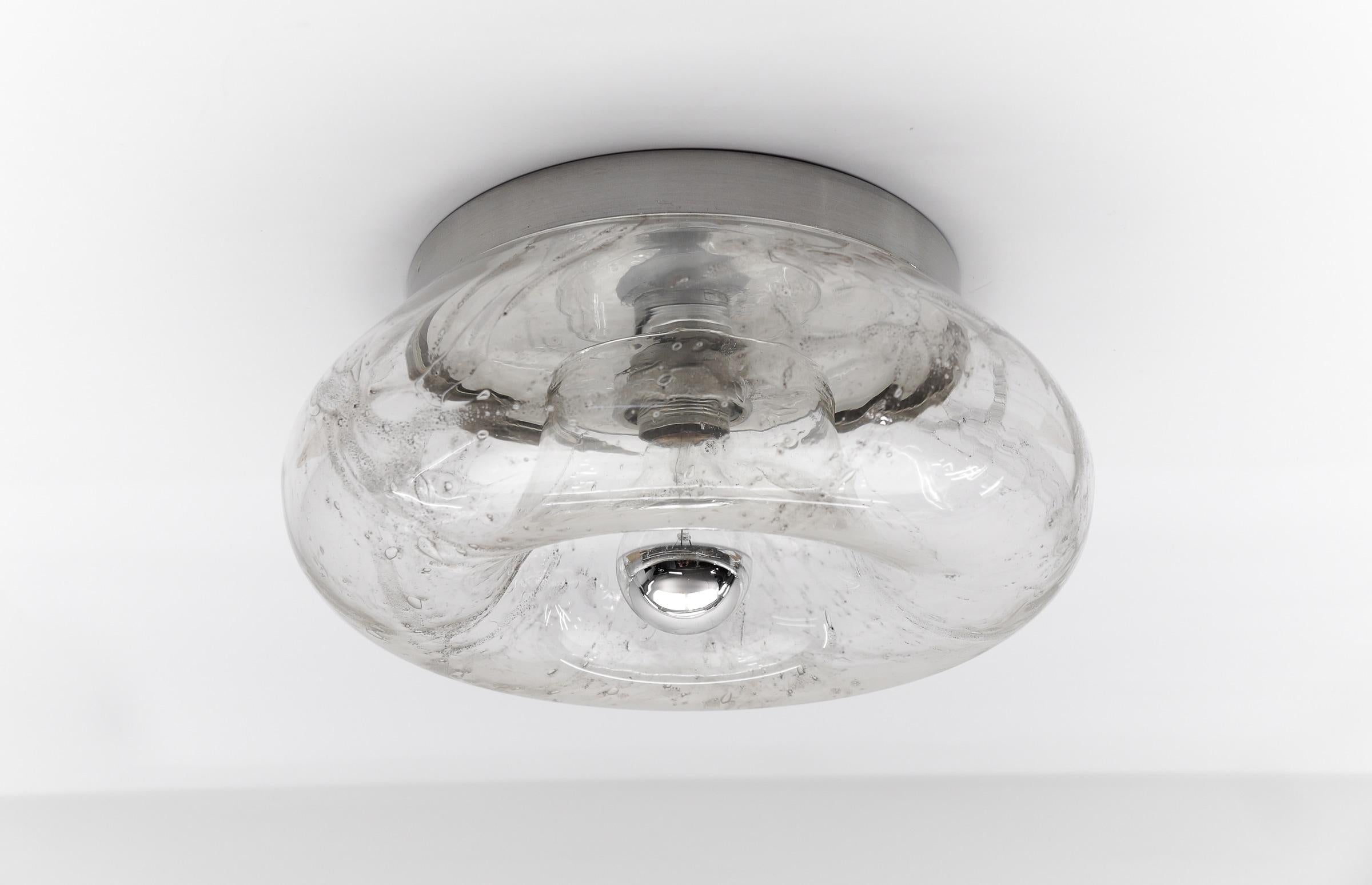 Très bon état vintage.

La lampe est exécutée avec 1x ampoules à vis E27 Edison. Il est en état de marche. Il fonctionne à la fois sur 110 et 230 volts.

Légères traces d'usure habituelles et belle patine.

Il est câblé et en état de marche. Il