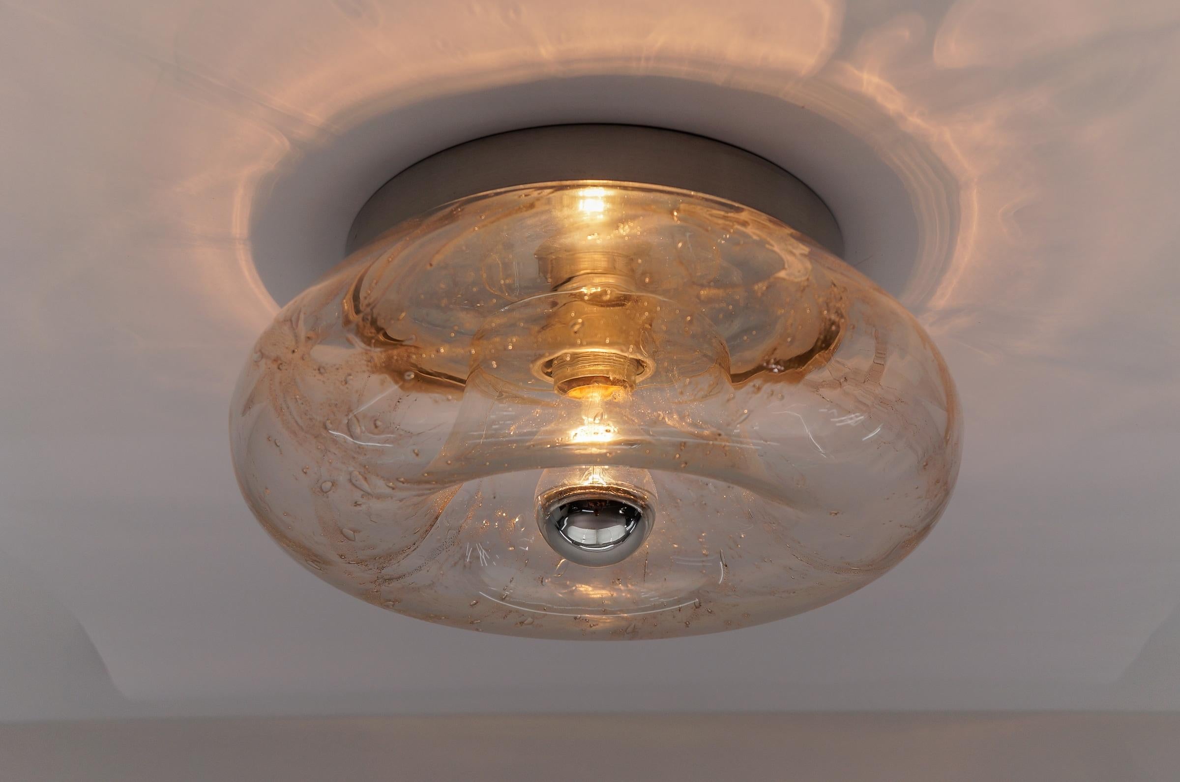 Allemand Grande lampe murale ou plafonnier Donut en verre moderne du milieu du siècle, Allemagne, années 1960 en vente