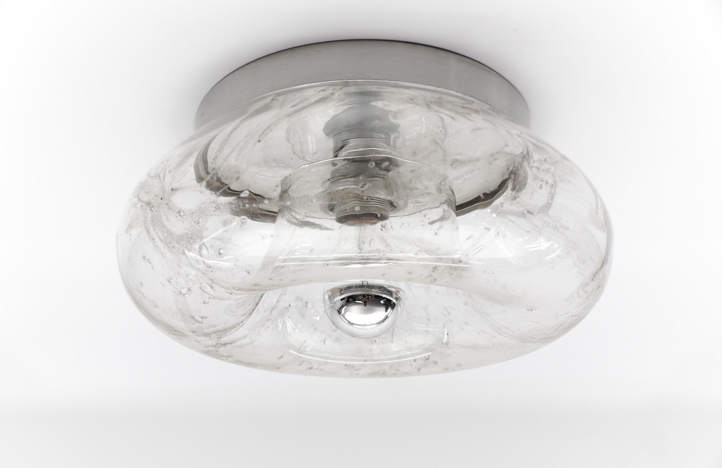 Brossé Grande lampe murale ou plafonnier Donut en verre moderne du milieu du siècle, Allemagne, années 1960 en vente