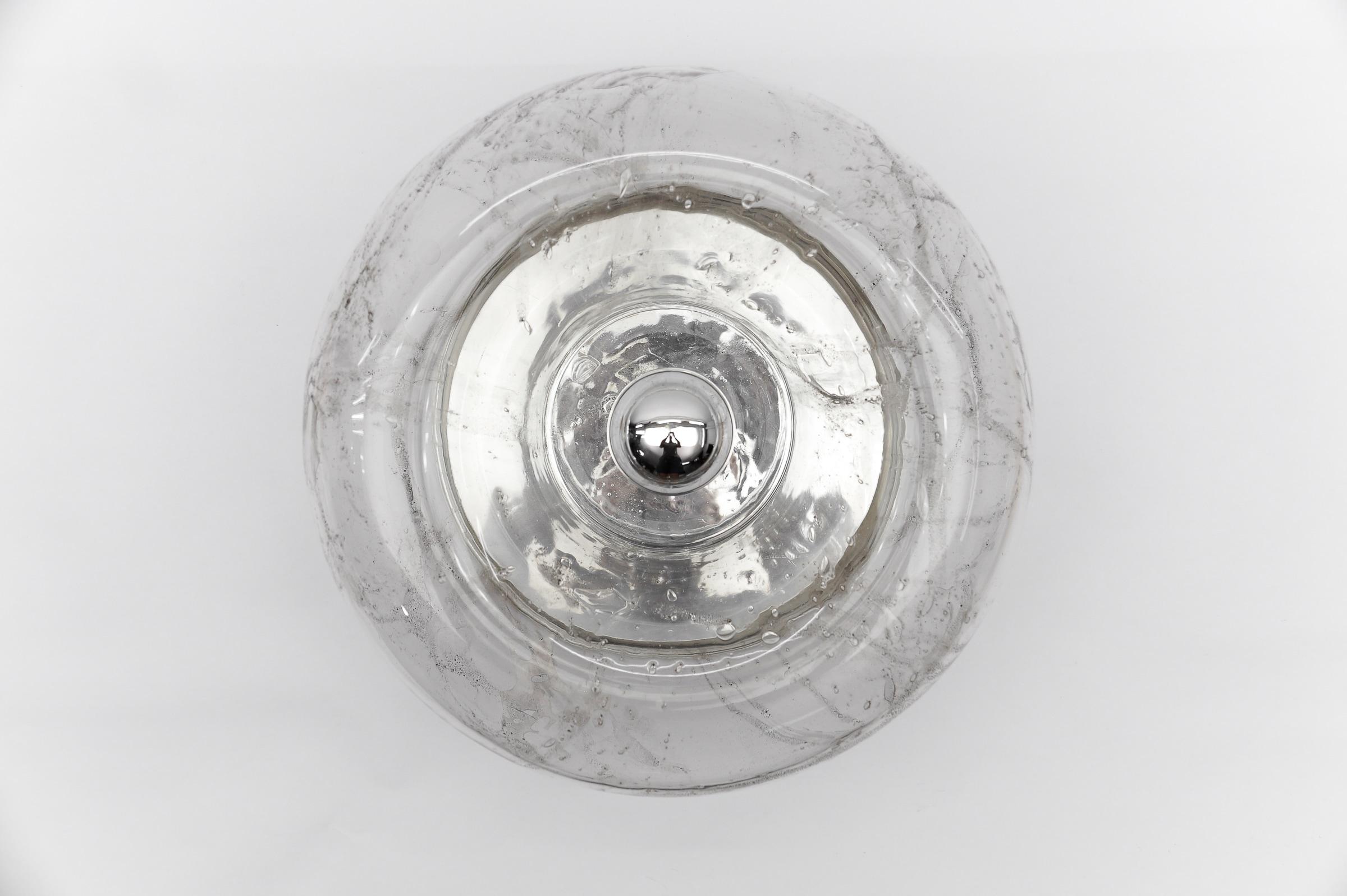 Milieu du XXe siècle Grande lampe murale ou plafonnier Donut en verre moderne du milieu du siècle, Allemagne, années 1960 en vente