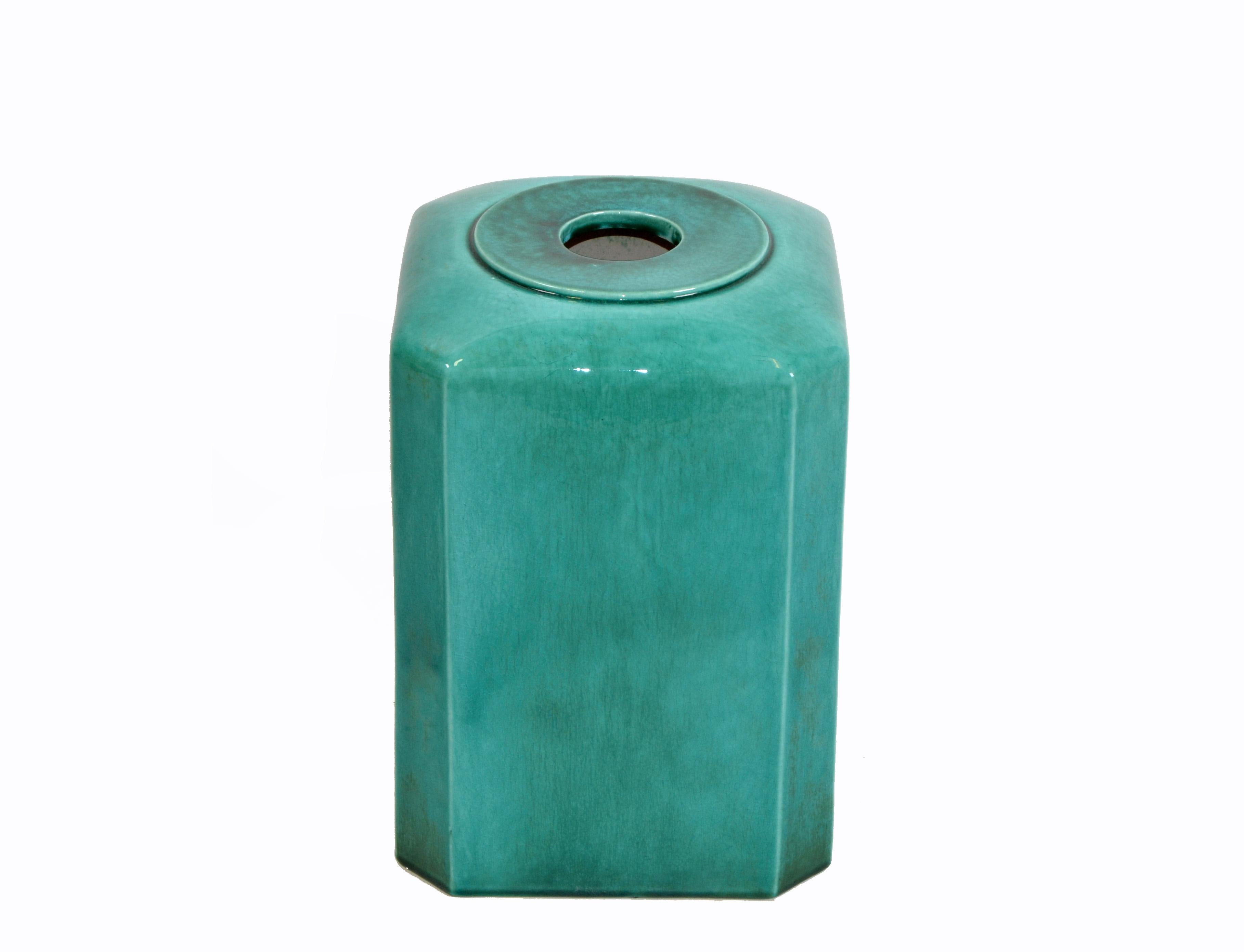 Large Mid-Century Modern glazed ceramic box, cover, planter in emerald green.
Great for bathroom decoration or plant cover.