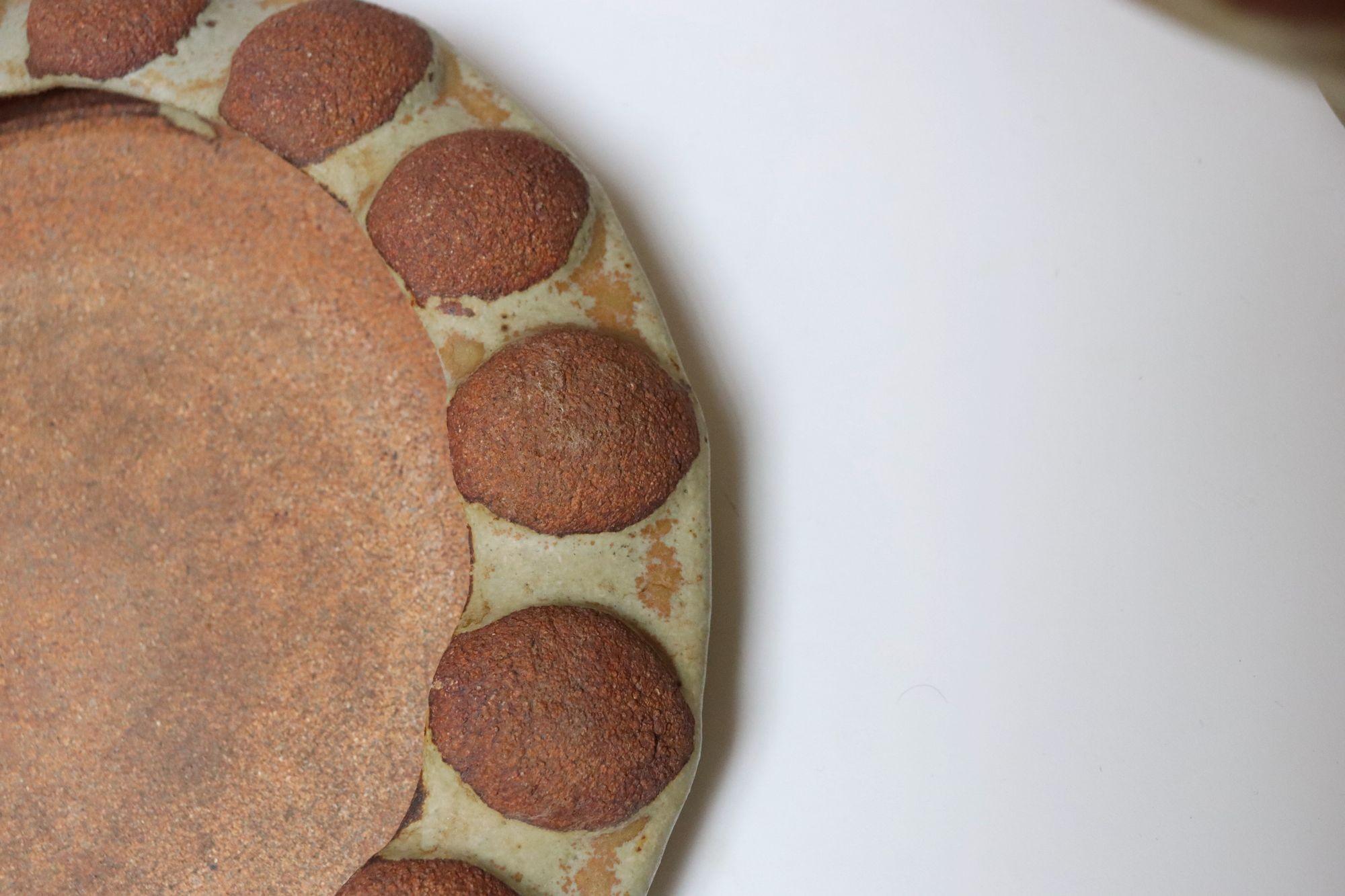 Großer glasierter Terrakotta-Pflanztopf mit Unterteller von Deanna Nichols aus der Jahrhundertmitte im Angebot 8