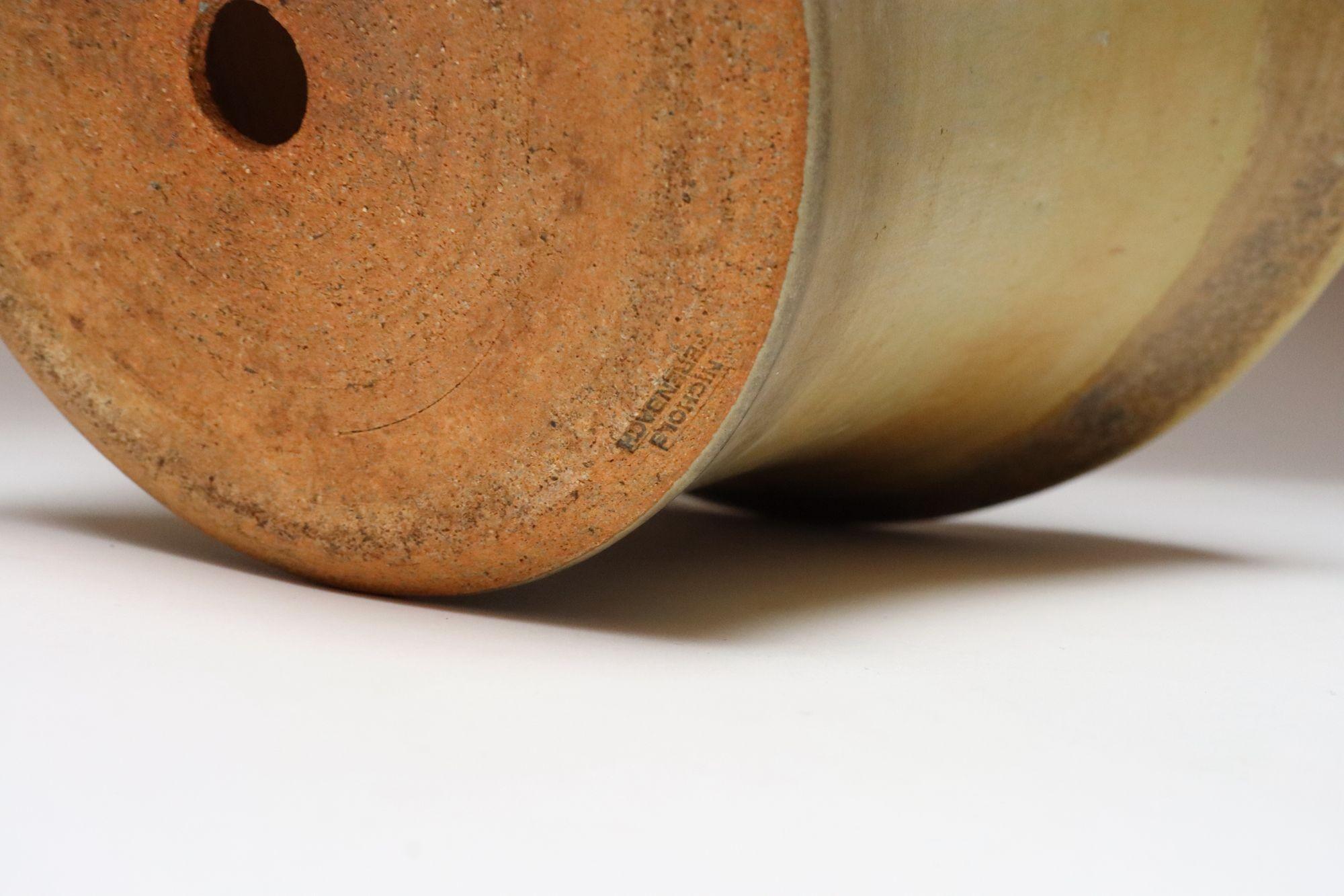 Großer glasierter Terrakotta-Pflanztopf mit Unterteller von Deanna Nichols aus der Jahrhundertmitte im Angebot 10