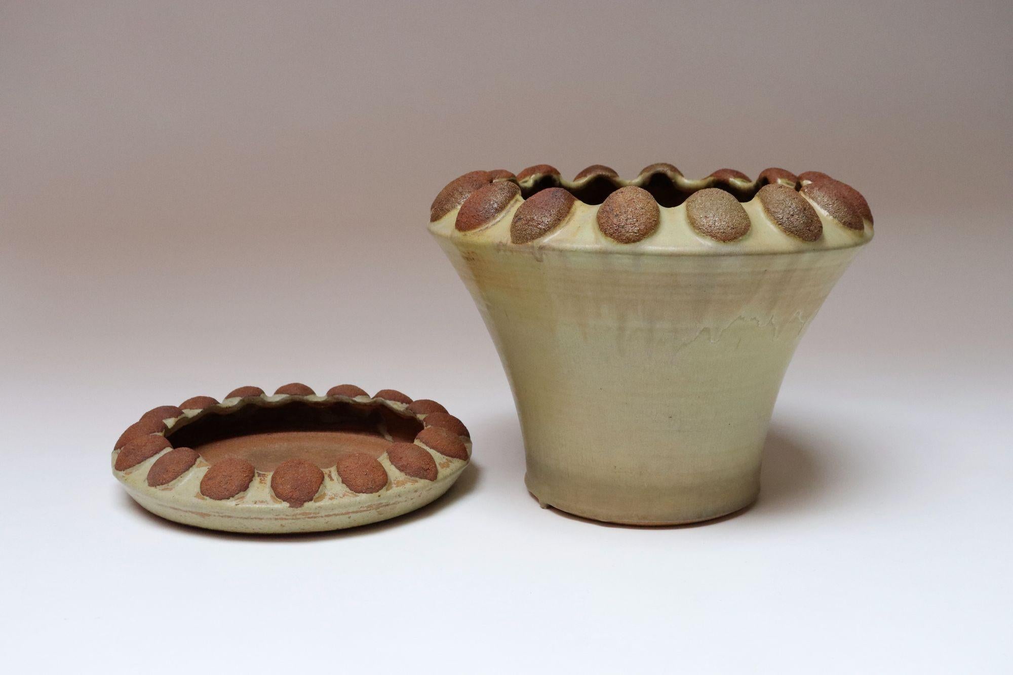 Großer glasierter Terrakotta-Pflanztopf mit Unterteller von Deanna Nichols aus der Jahrhundertmitte (Glasiert) im Angebot