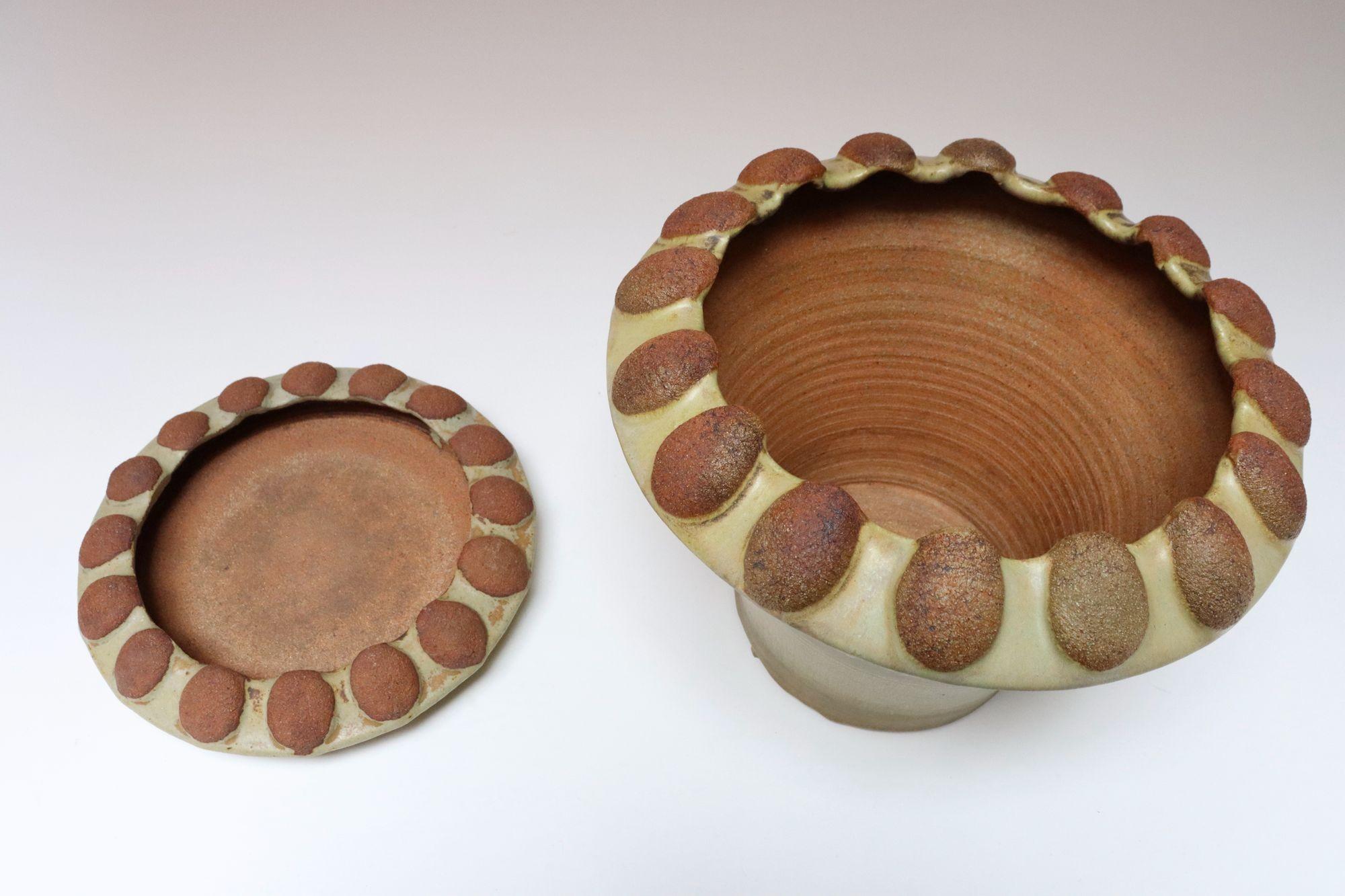 Großer glasierter Terrakotta-Pflanztopf mit Unterteller von Deanna Nichols aus der Jahrhundertmitte im Zustand „Gut“ im Angebot in Brooklyn, NY