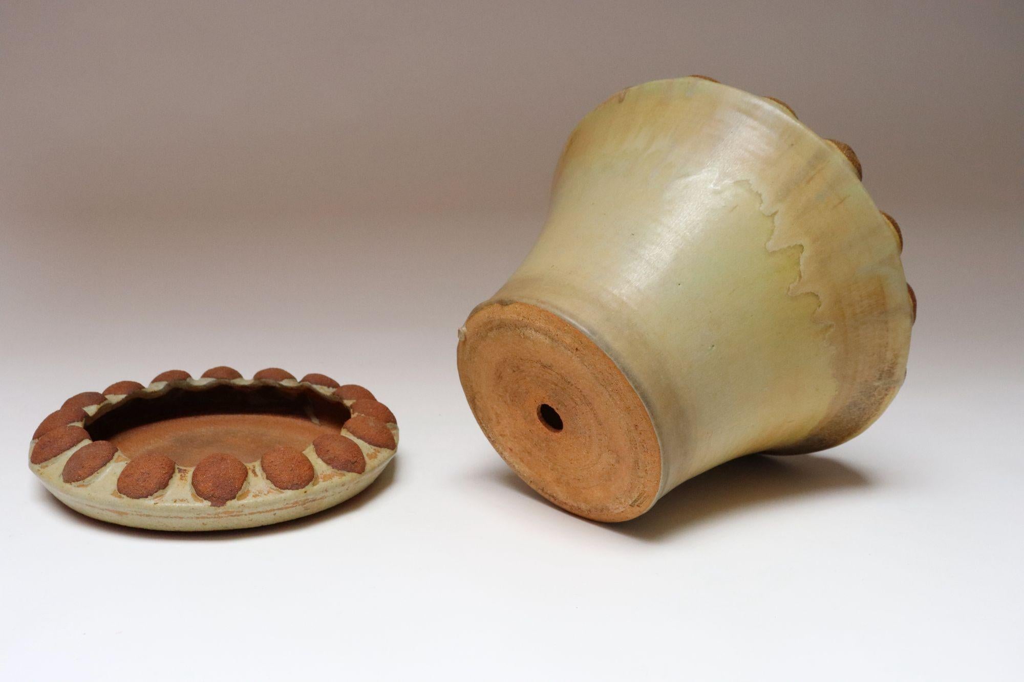 Großer glasierter Terrakotta-Pflanztopf mit Unterteller von Deanna Nichols aus der Jahrhundertmitte (Ende des 20. Jahrhunderts) im Angebot