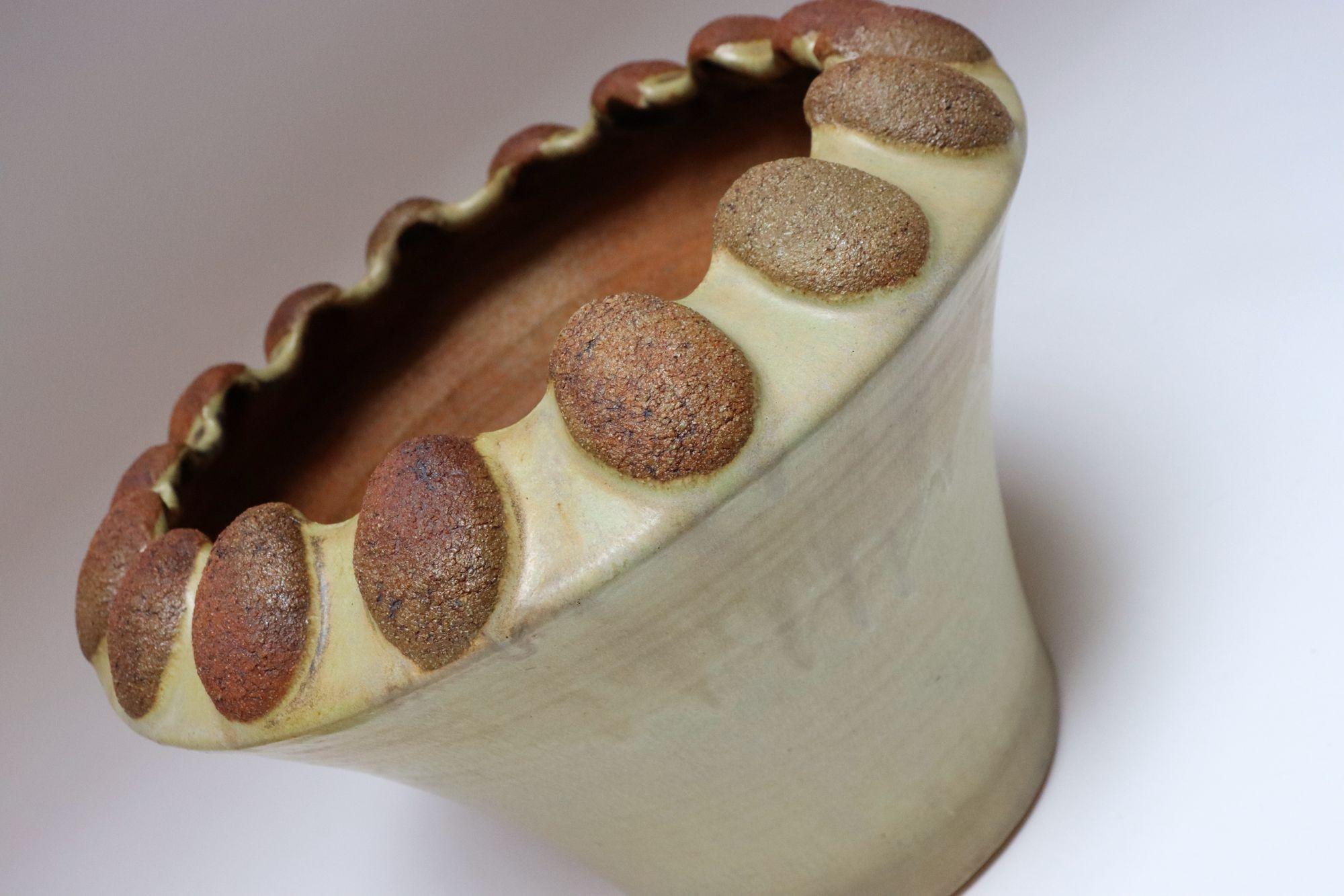 Großer glasierter Terrakotta-Pflanztopf mit Unterteller von Deanna Nichols aus der Jahrhundertmitte im Angebot 2