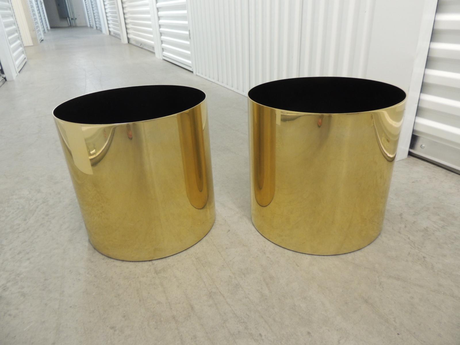 Large Mid-Century Modern polished gold color round planter.
Size: 14
