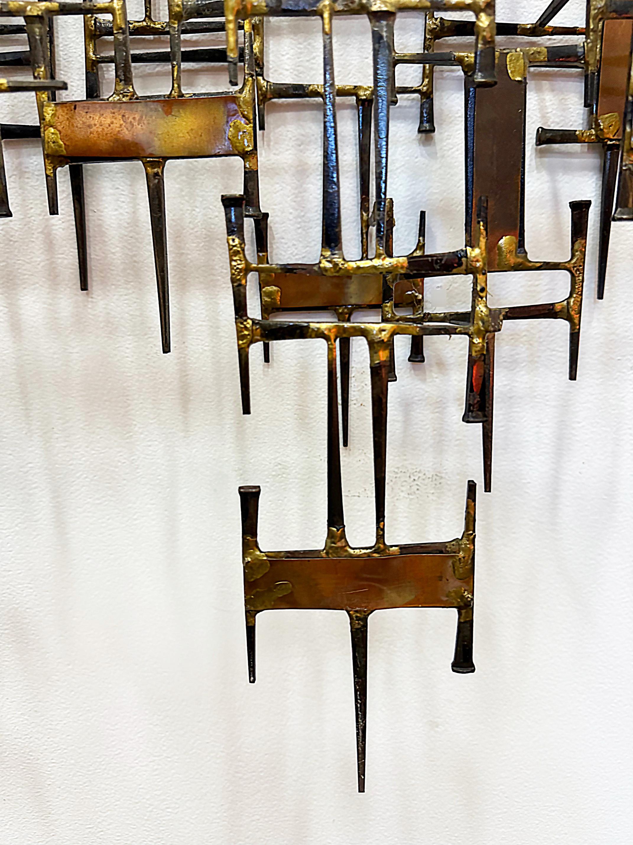 Große moderne Eisen, Messing Brutalist Wandskulptur, Jere Stil (Geschweißt) im Angebot