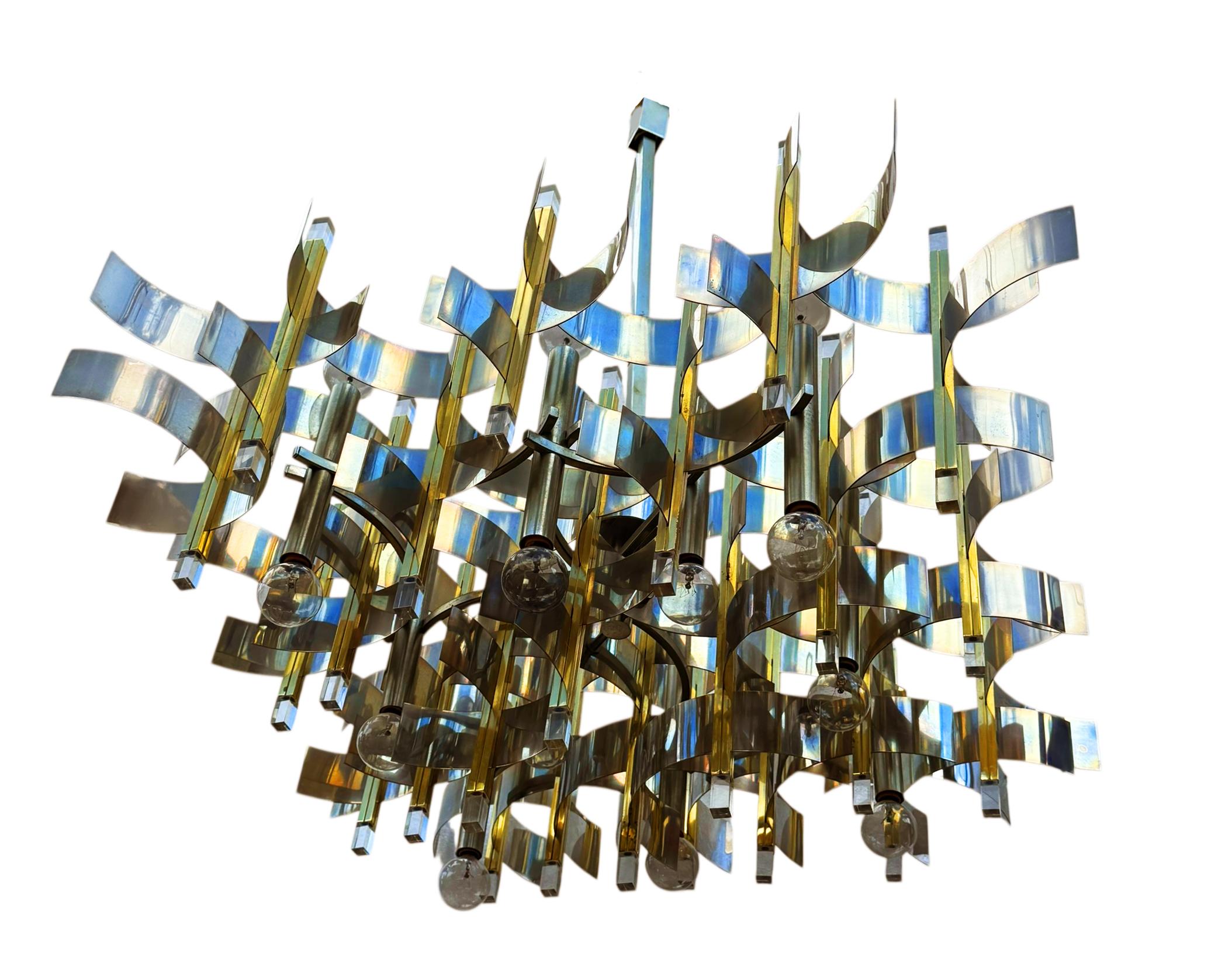 Fin du 20e siècle Grand lustre en chrome et laiton italien moderne du milieu du siècle par Gaetano Sciolari en vente