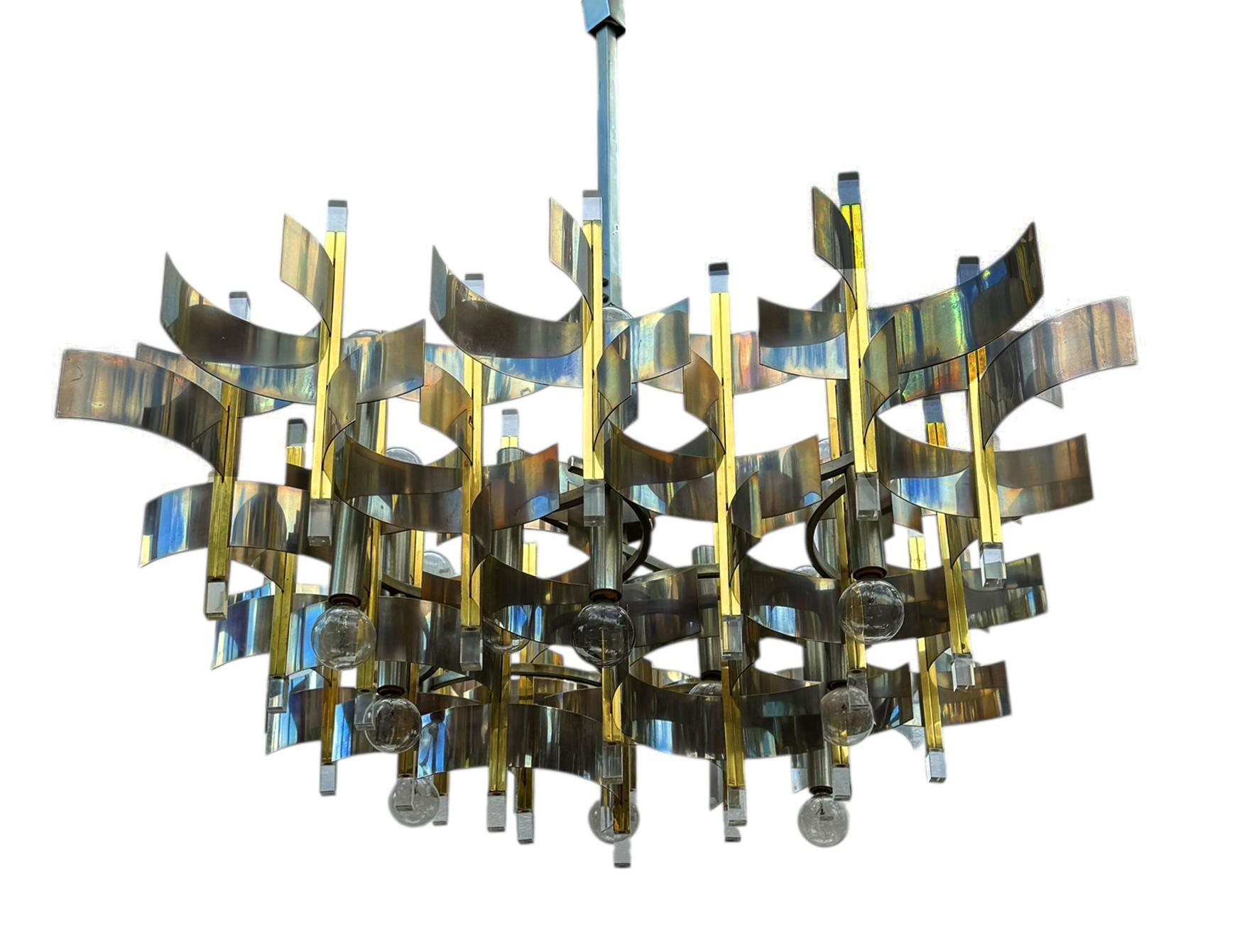 Grand lustre en chrome et laiton italien moderne du milieu du siècle par Gaetano Sciolari en vente 1