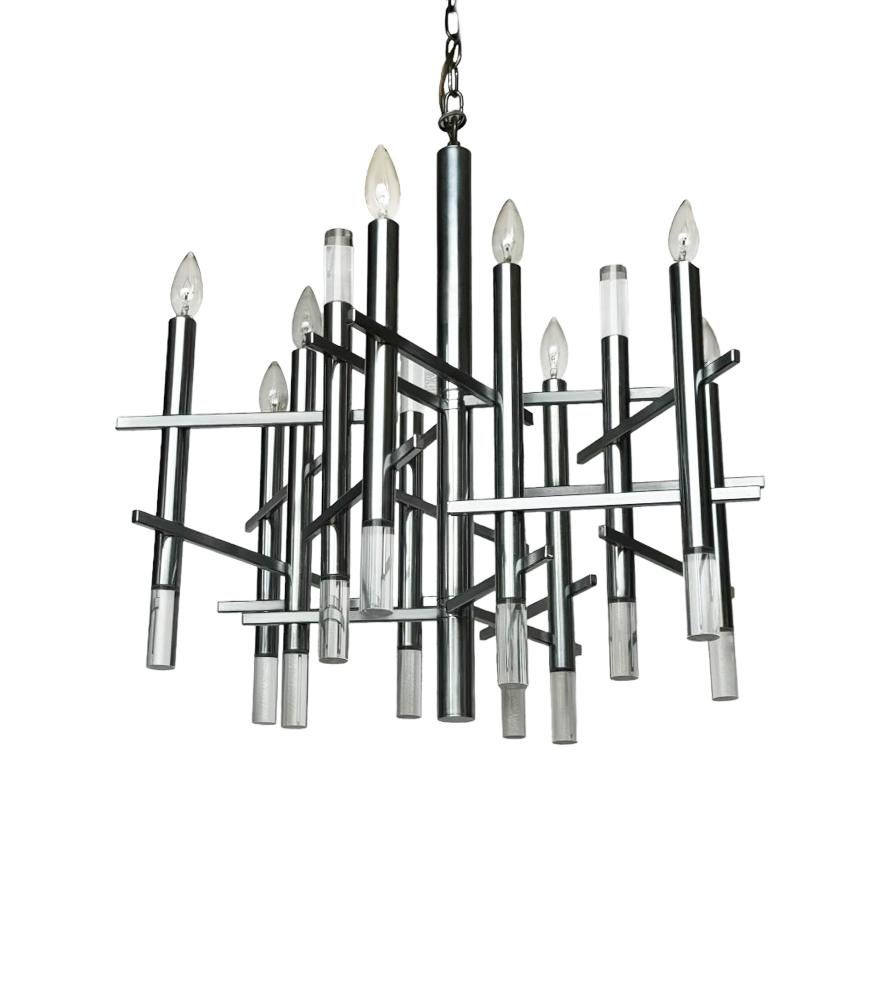 Grande lampadario italiano di metà secolo in cromo e lucite di Gaetano Sciolari in vendita 1