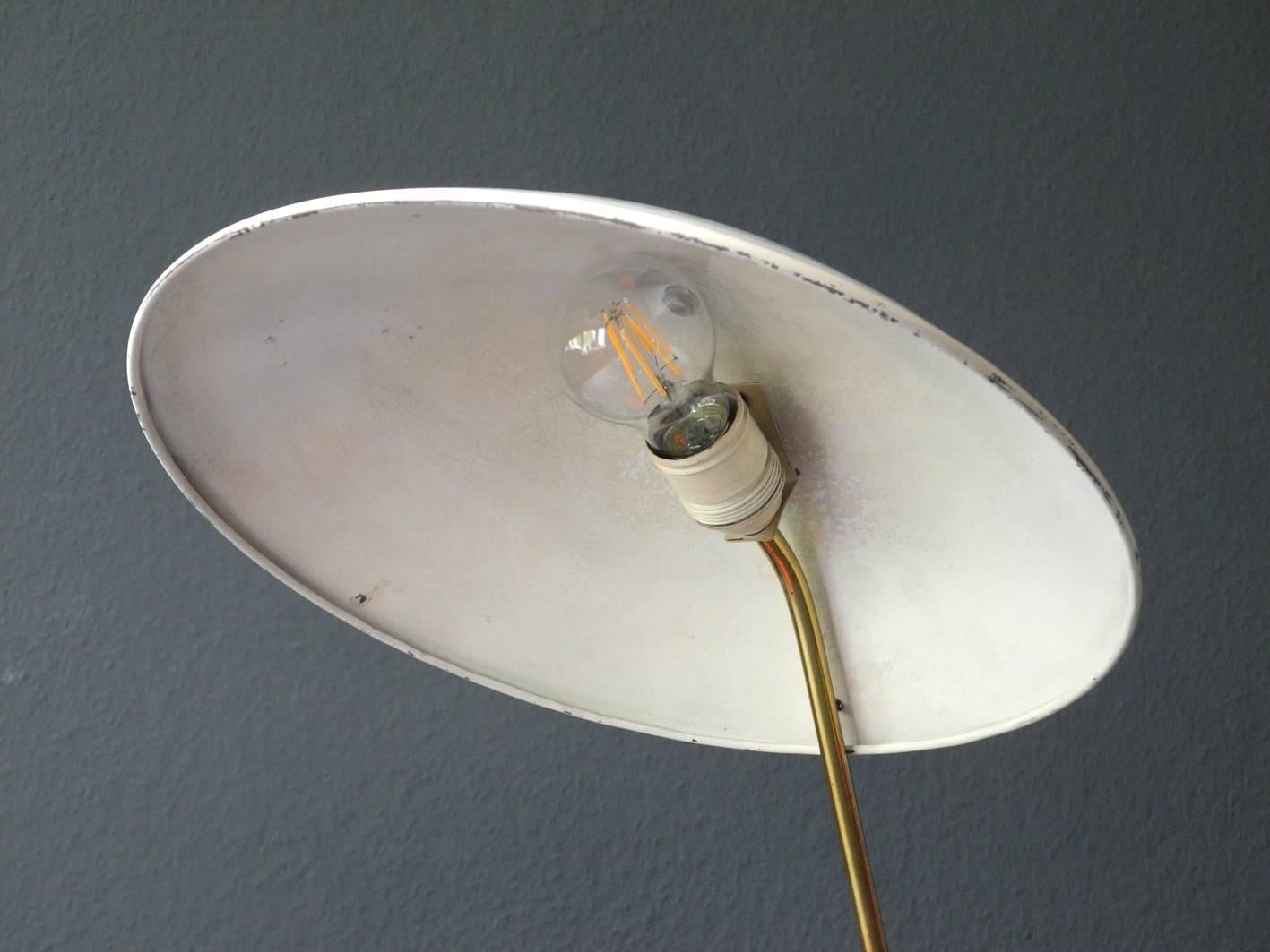 Large Mid-Century Modern Italian Metal Table Lamp with Two Joints For Sale 5