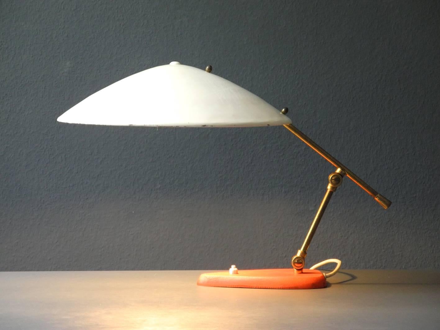 Large Mid-Century Modern Italian Metal Table Lamp with Two Joints For Sale 6
