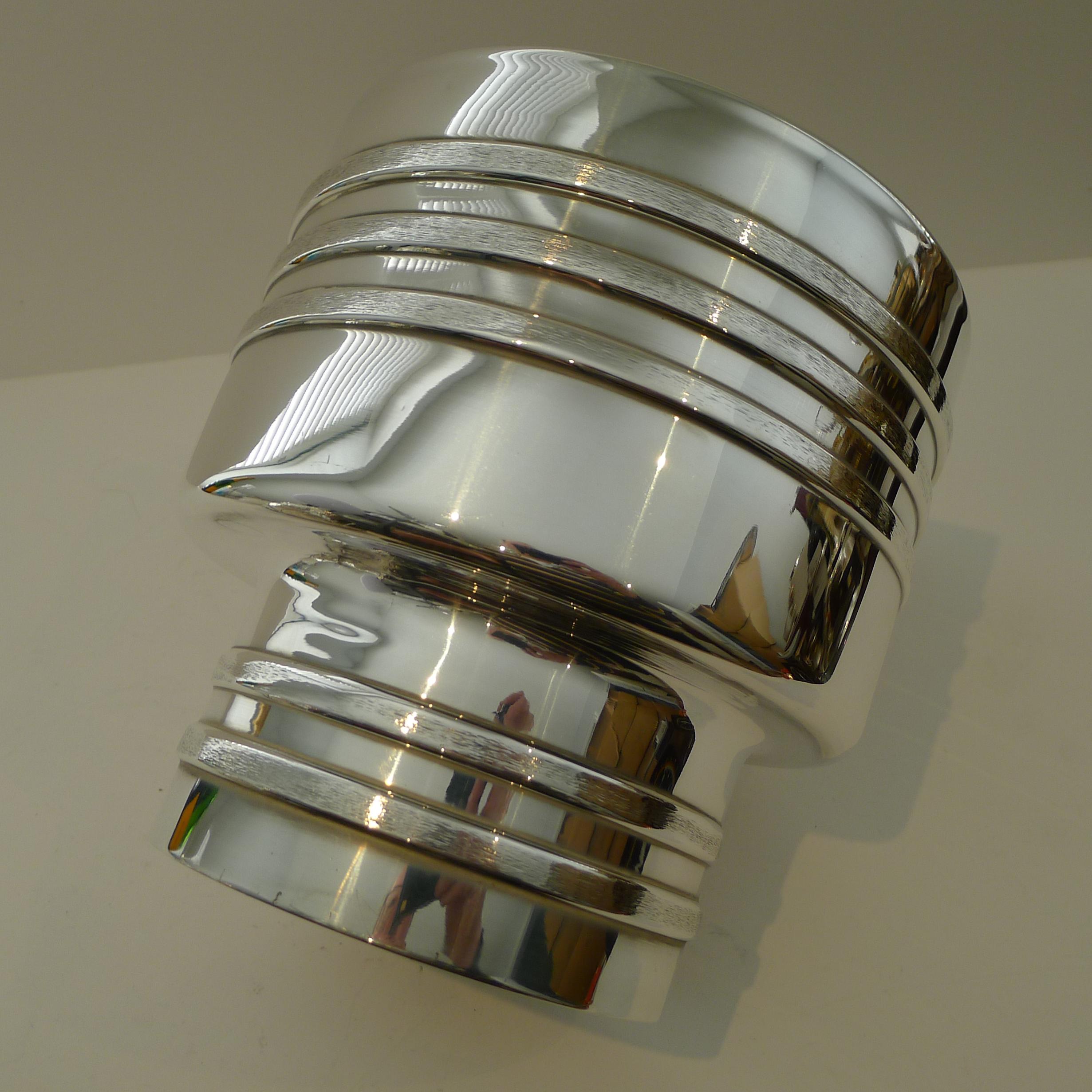 Large Mid-Century Modern Italian Silver Plated Ice Bucket, circa 1970 For Sale 6
