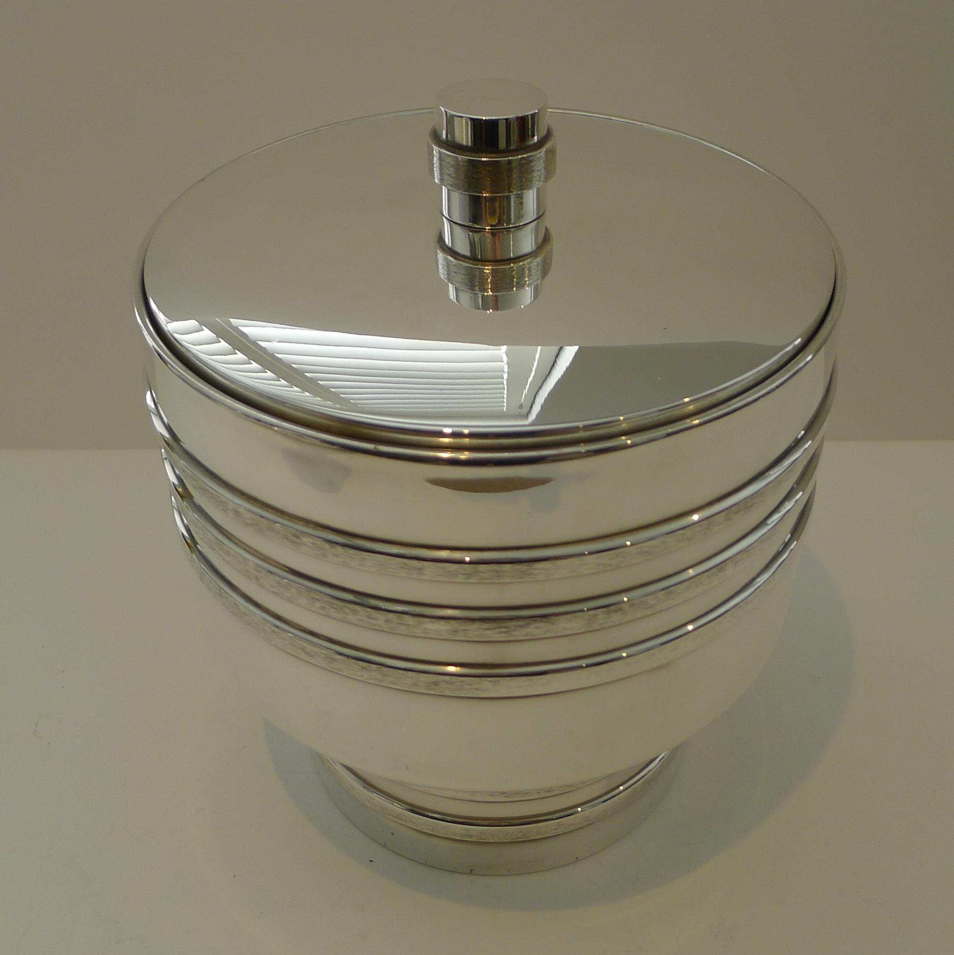 Large Mid-Century Modern Italian Silver Plated Ice Bucket, circa 1970 For Sale 1
