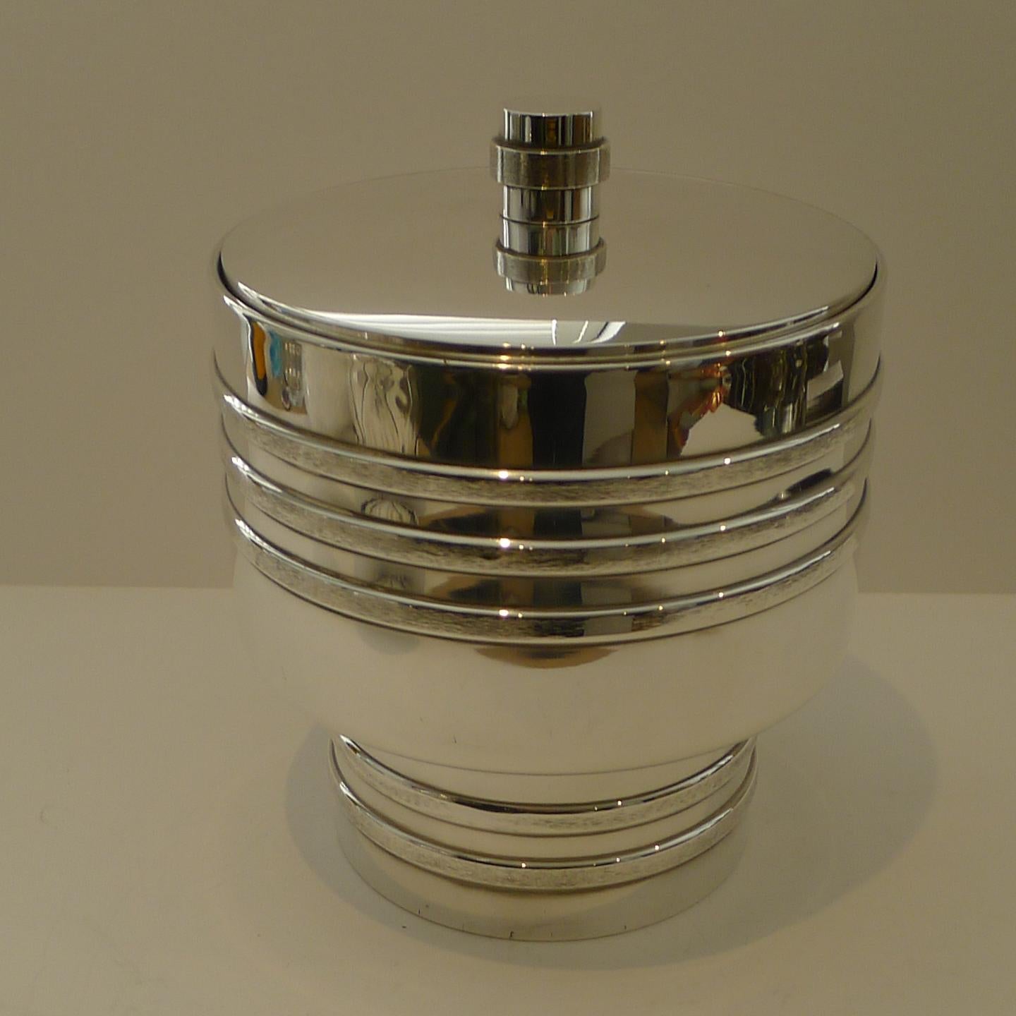 Large Mid-Century Modern Italian Silver Plated Ice Bucket, circa 1970 For Sale 2