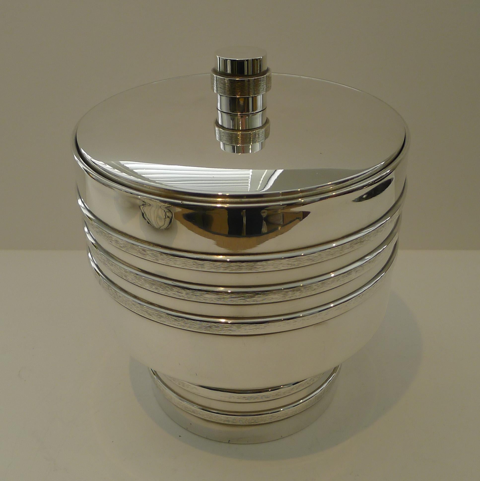 Large Mid-Century Modern Italian Silver Plated Ice Bucket, circa 1970 For Sale 3