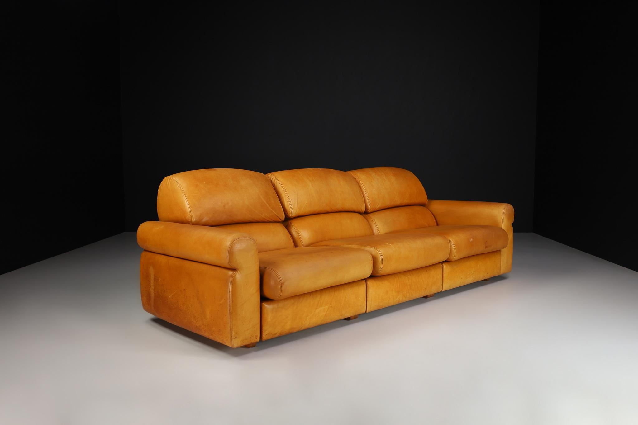 Large Mid-Century Modern Lounge sofa in Cognac Leather, Italy 1960s

Mid-Century Modern leather lounge Sofa manufactured and designed in Italy 1960s. It is in beautiful vintage condition, with a minor patina on the leather. This sofa would be an