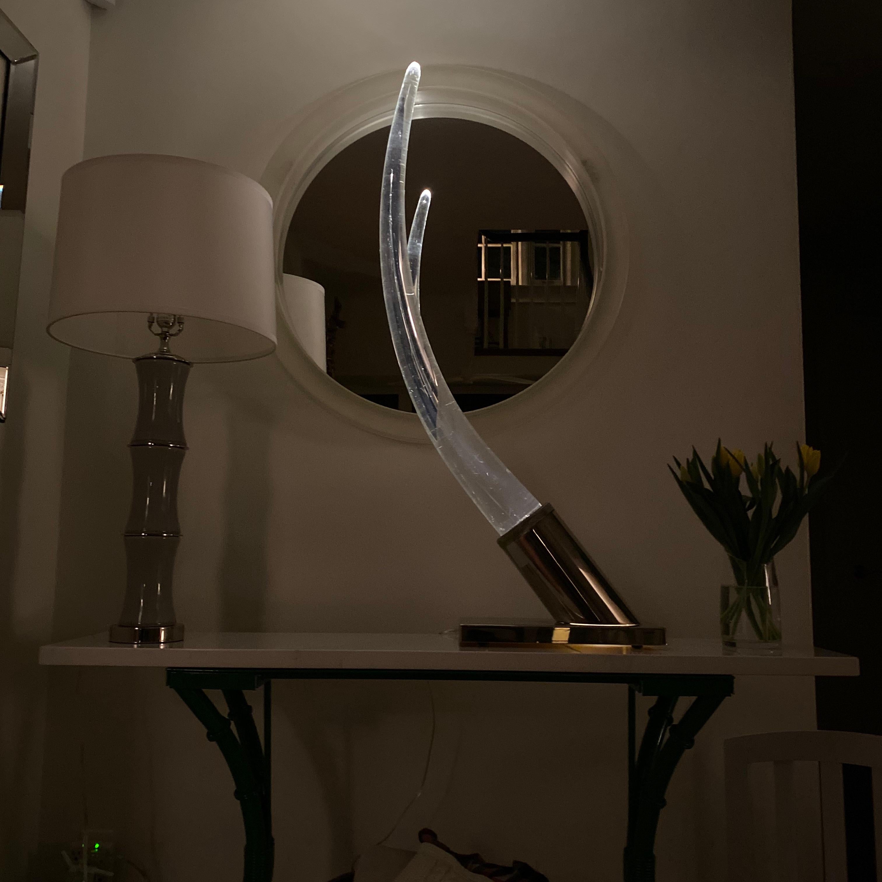 Large Mid-Century Modern Lucite Tusk and Brass Base Table Lamp 6