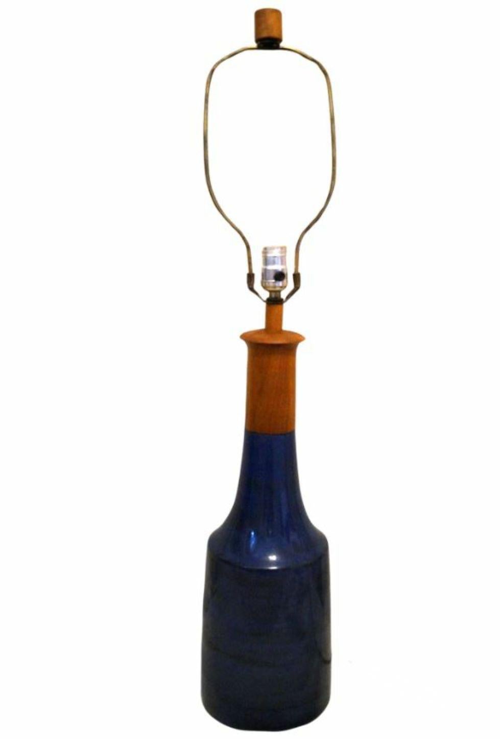 Grande lampada da tavolo in teak con gres di Marshall Studios del Mid Century Modern 1950 In condizioni buone in vendita a Wayne, NJ