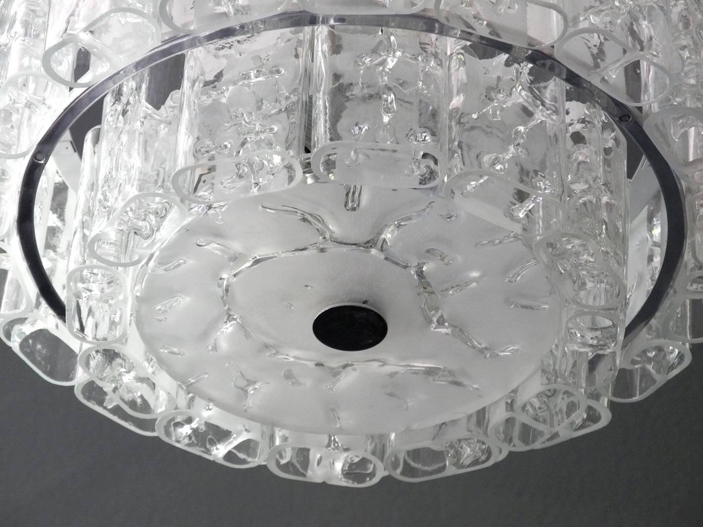 Großer modernistischer Doria-Kristallglas-Kronleuchter, Mid-Century Modern im Zustand „Gut“ im Angebot in München, DE