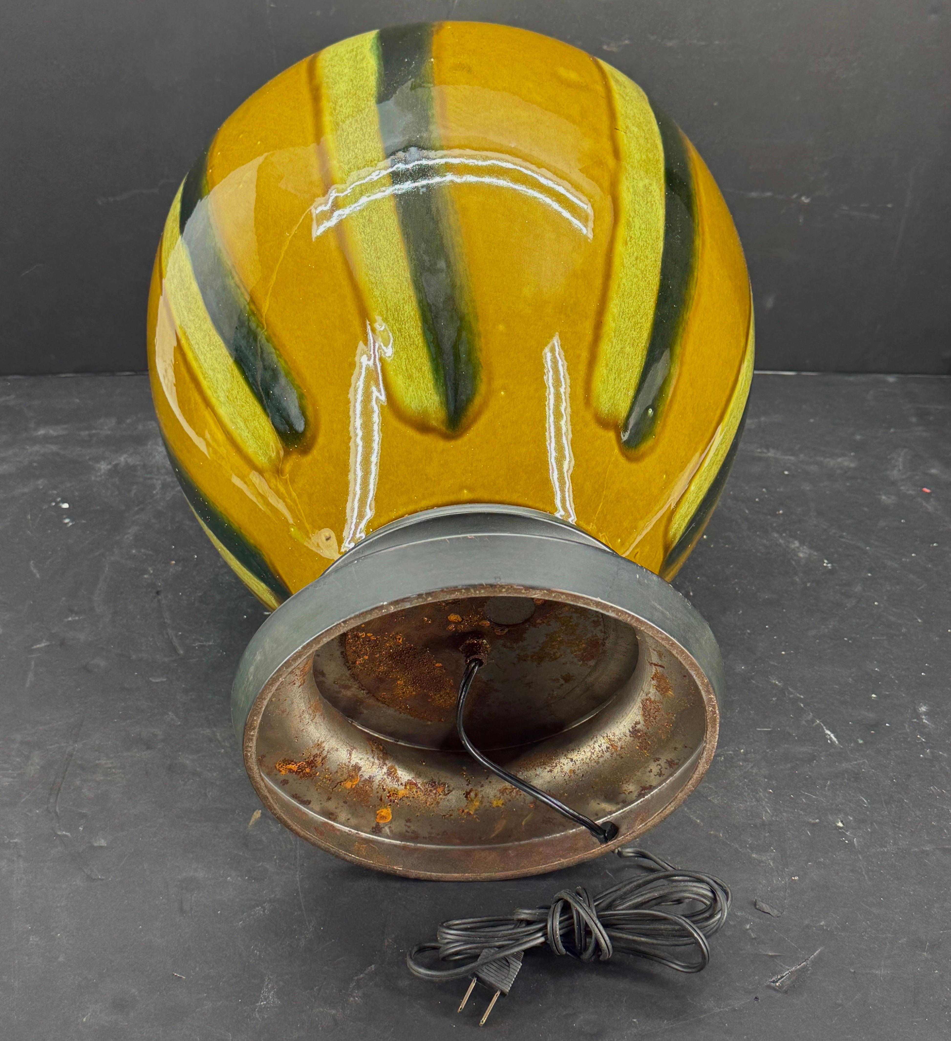 Grande lampada in ceramica a strisce multiple della modernità di metà secolo in vendita 5