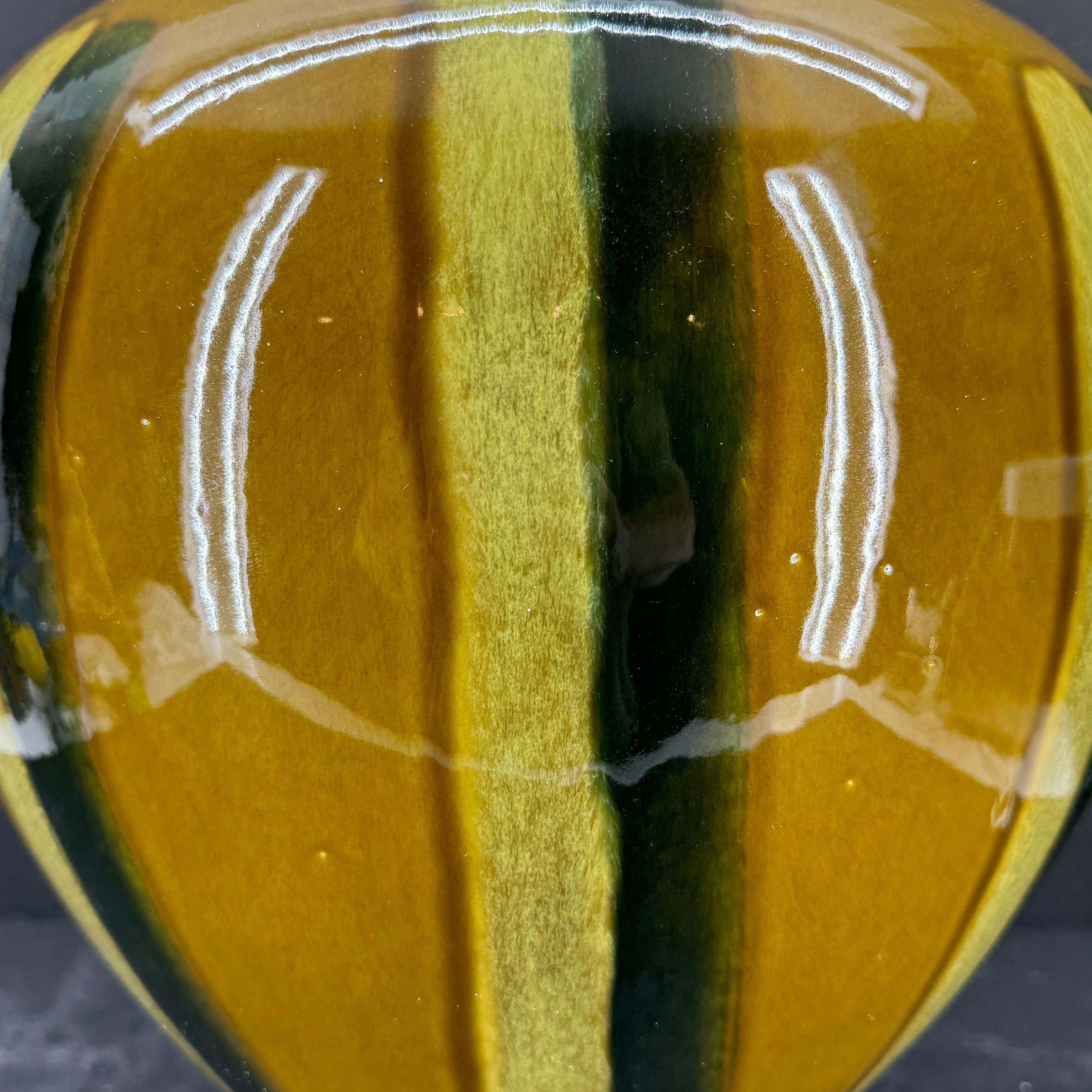 Grande lampada in ceramica a strisce multiple della modernità di metà secolo In condizioni buone in vendita a Haddonfield, NJ