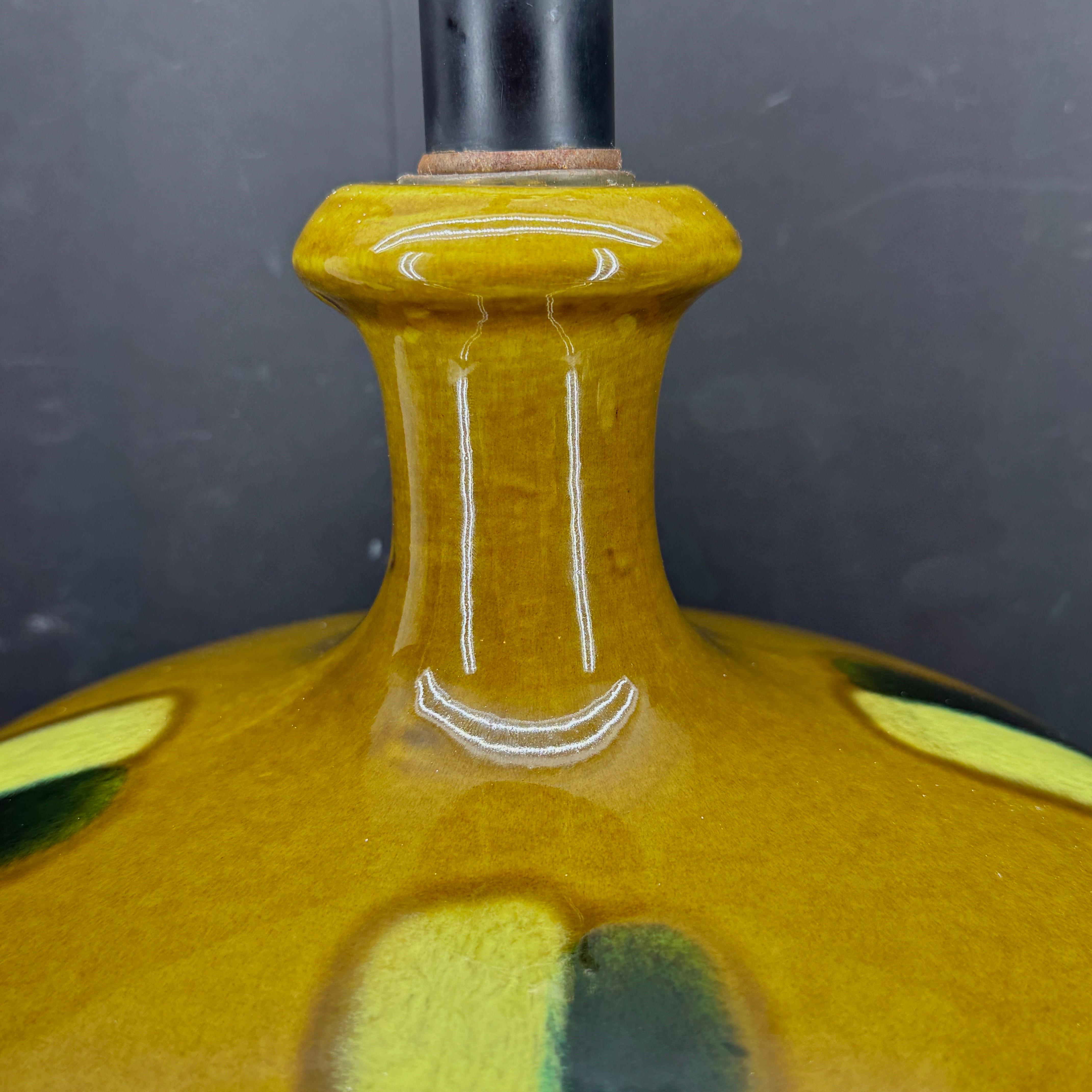XX secolo Grande lampada in ceramica a strisce multiple della modernità di metà secolo in vendita
