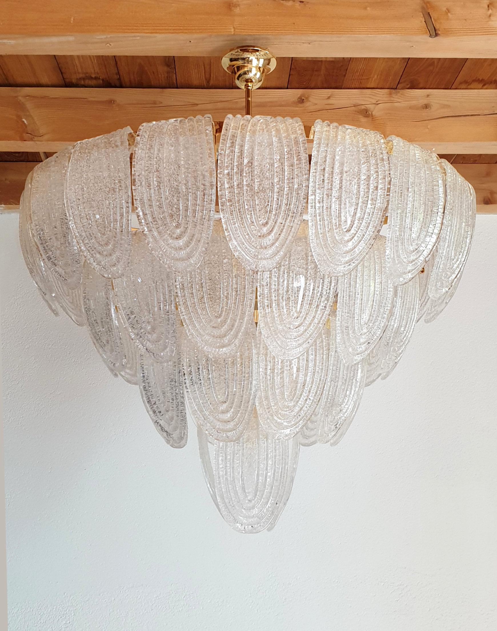 Large Mid-Century Modern translucent and textured Murano glass chandelier, with gold plated frame & chain.
Can be hanged as flush mount fixture, or as a chandelier, with a central stem and canopy H 13 in.
Height glass chandelier only: 23.23