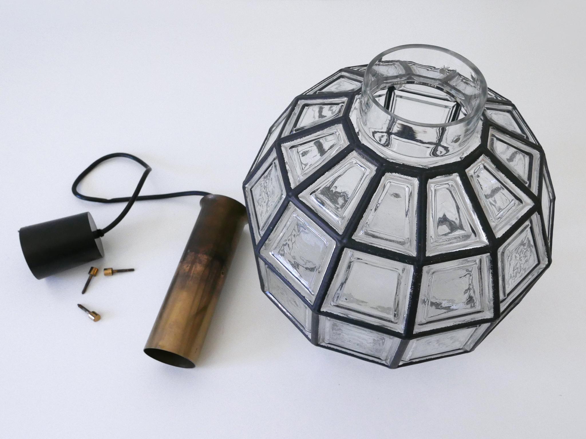 Grande lampada a sospensione moderna di metà secolo di Glashütte Limburg, Germania, anni '60 in vendita 10