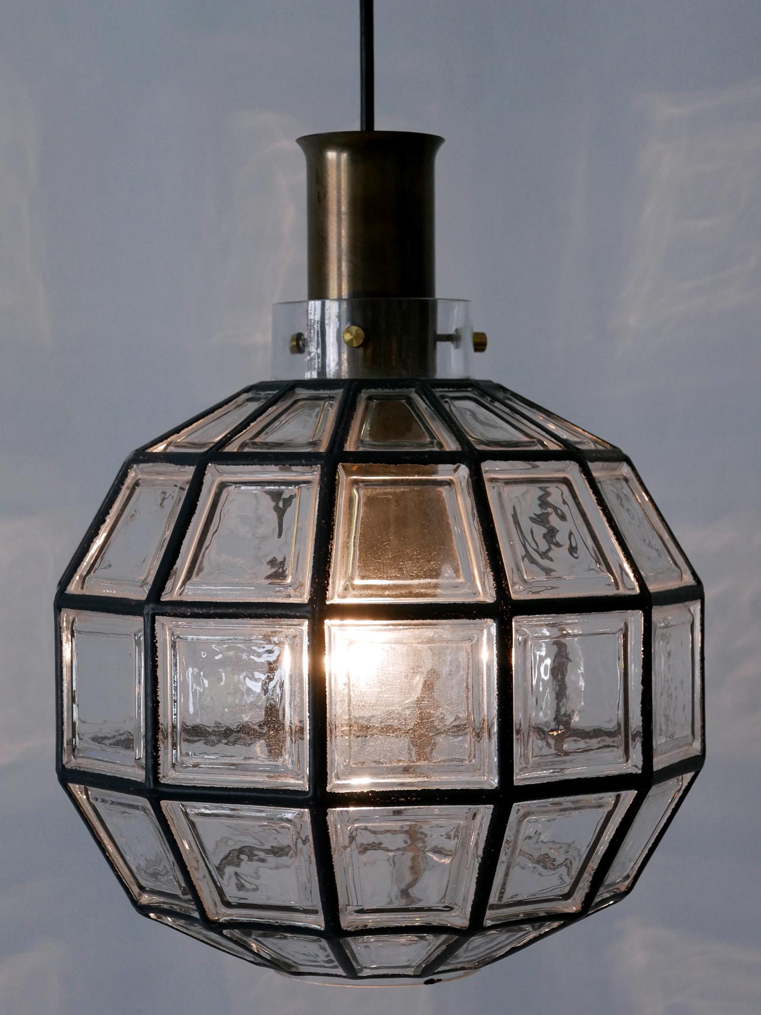 Metà XX secolo Grande lampada a sospensione moderna di metà secolo di Glashütte Limburg, Germania, anni '60 in vendita