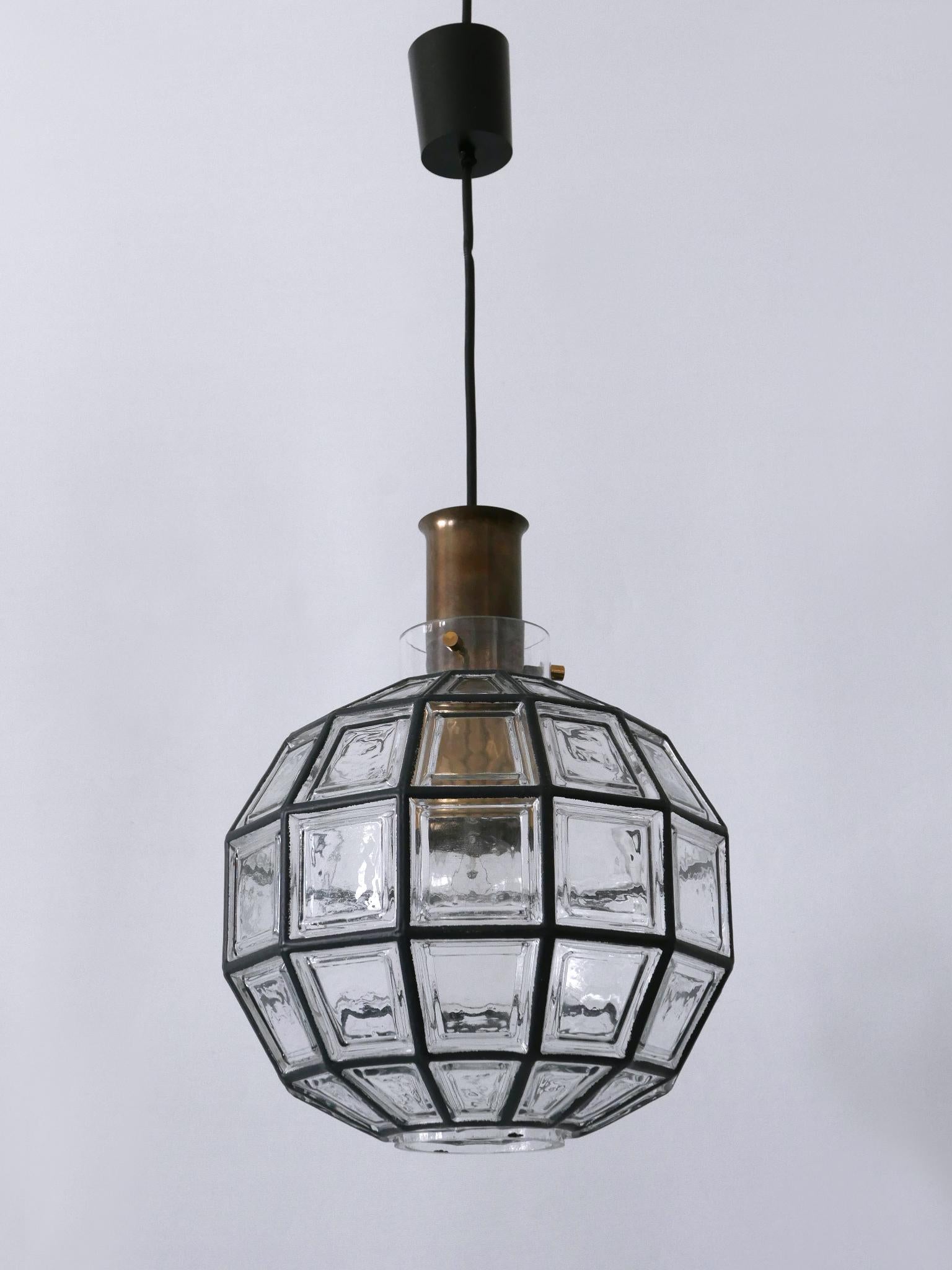 Ottone Grande lampada a sospensione moderna di metà secolo di Glashütte Limburg, Germania, anni '60 in vendita