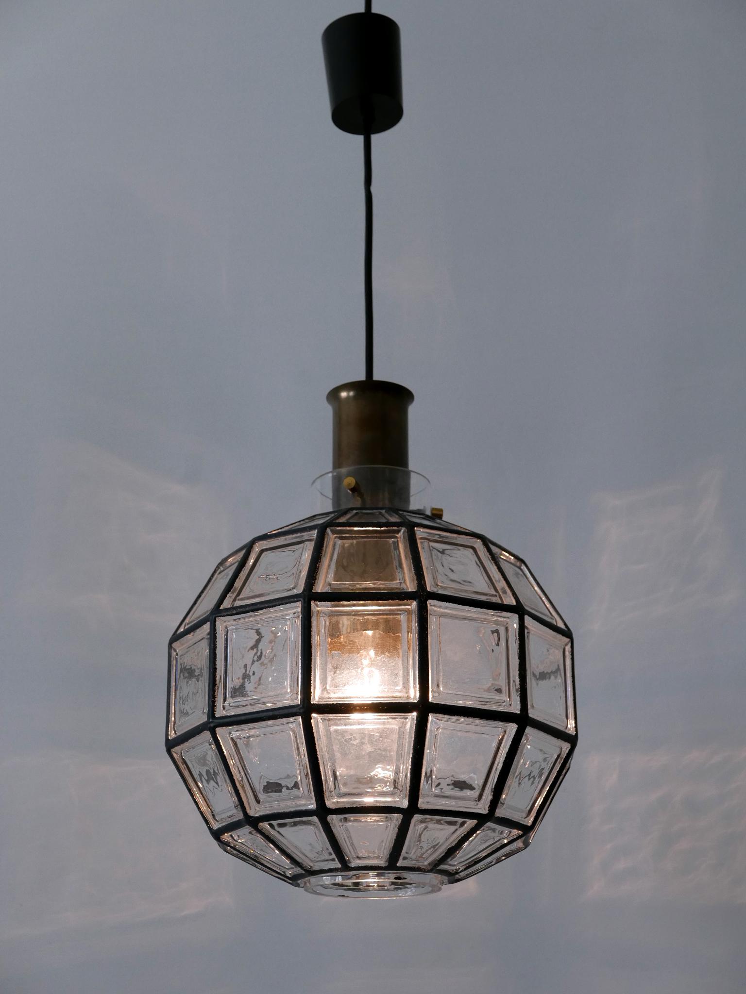 Grande lampada a sospensione moderna di metà secolo di Glashütte Limburg, Germania, anni '60 in vendita 1