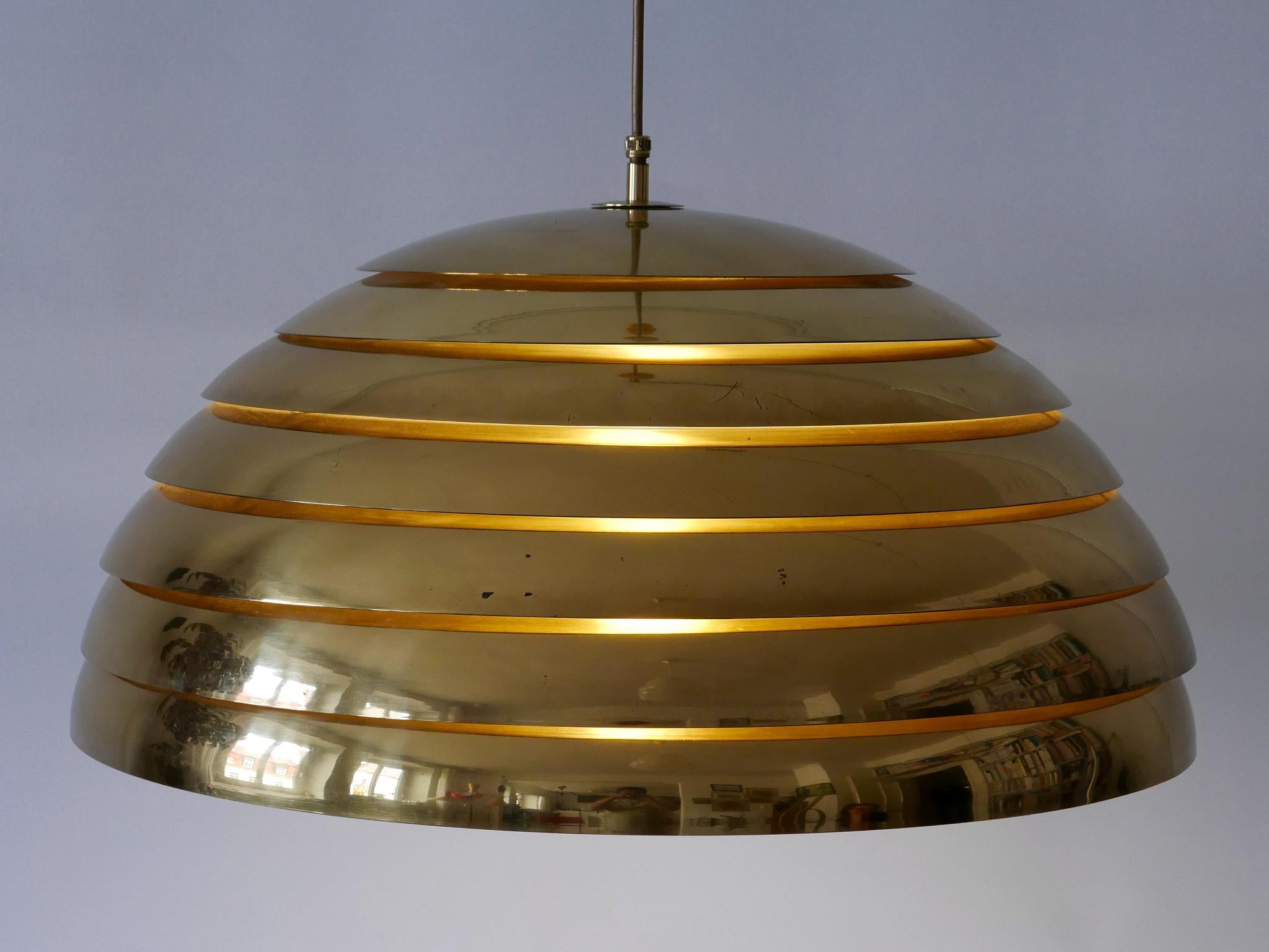 Tedesco Grande lampada a sospensione moderna di metà secolo di Vereinigte Werkstätten Germania 1960 in vendita