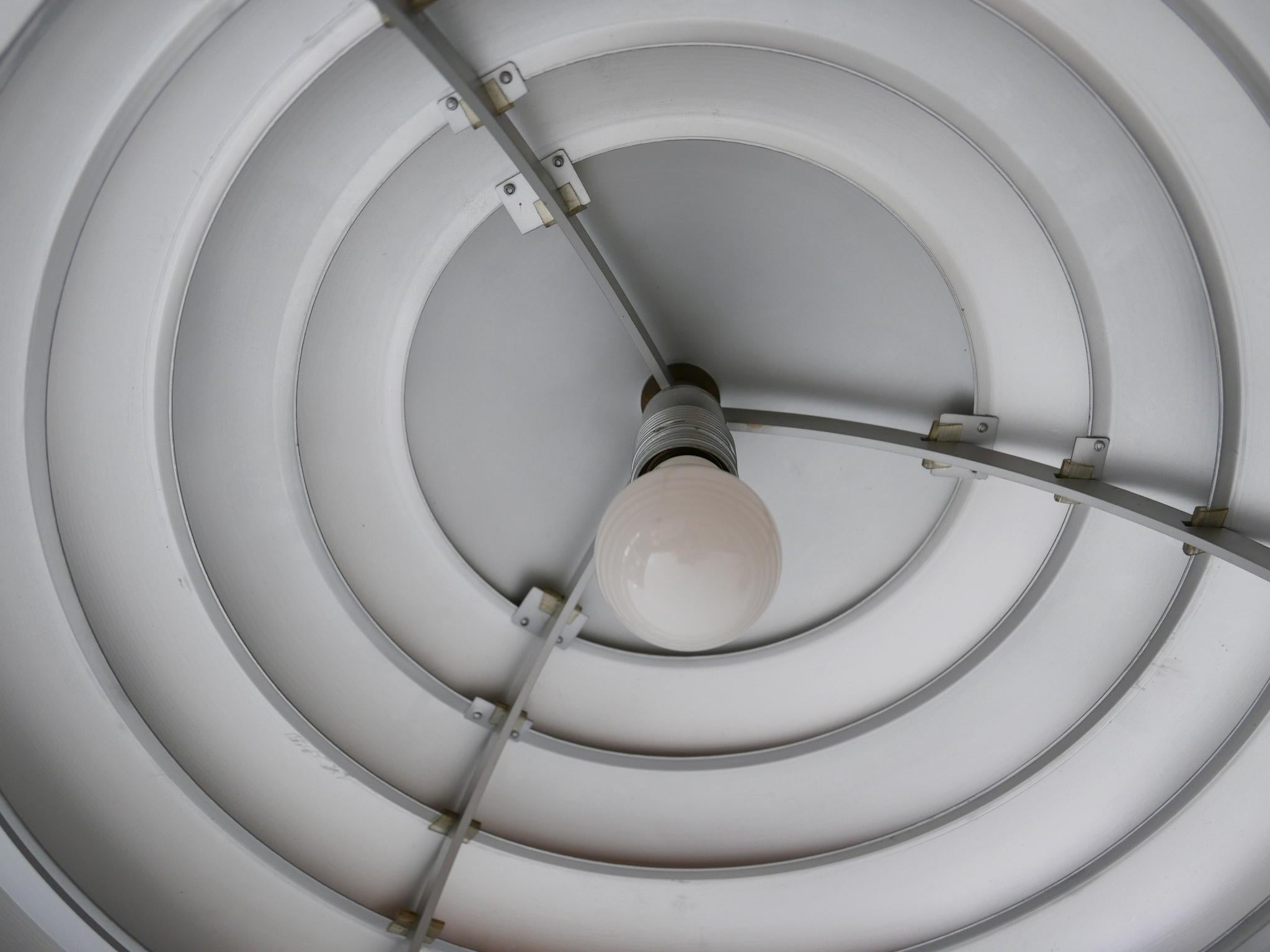 Grande lampada a sospensione moderna di metà secolo di Vereinigte Werkstätten München, anni '60 in vendita 10