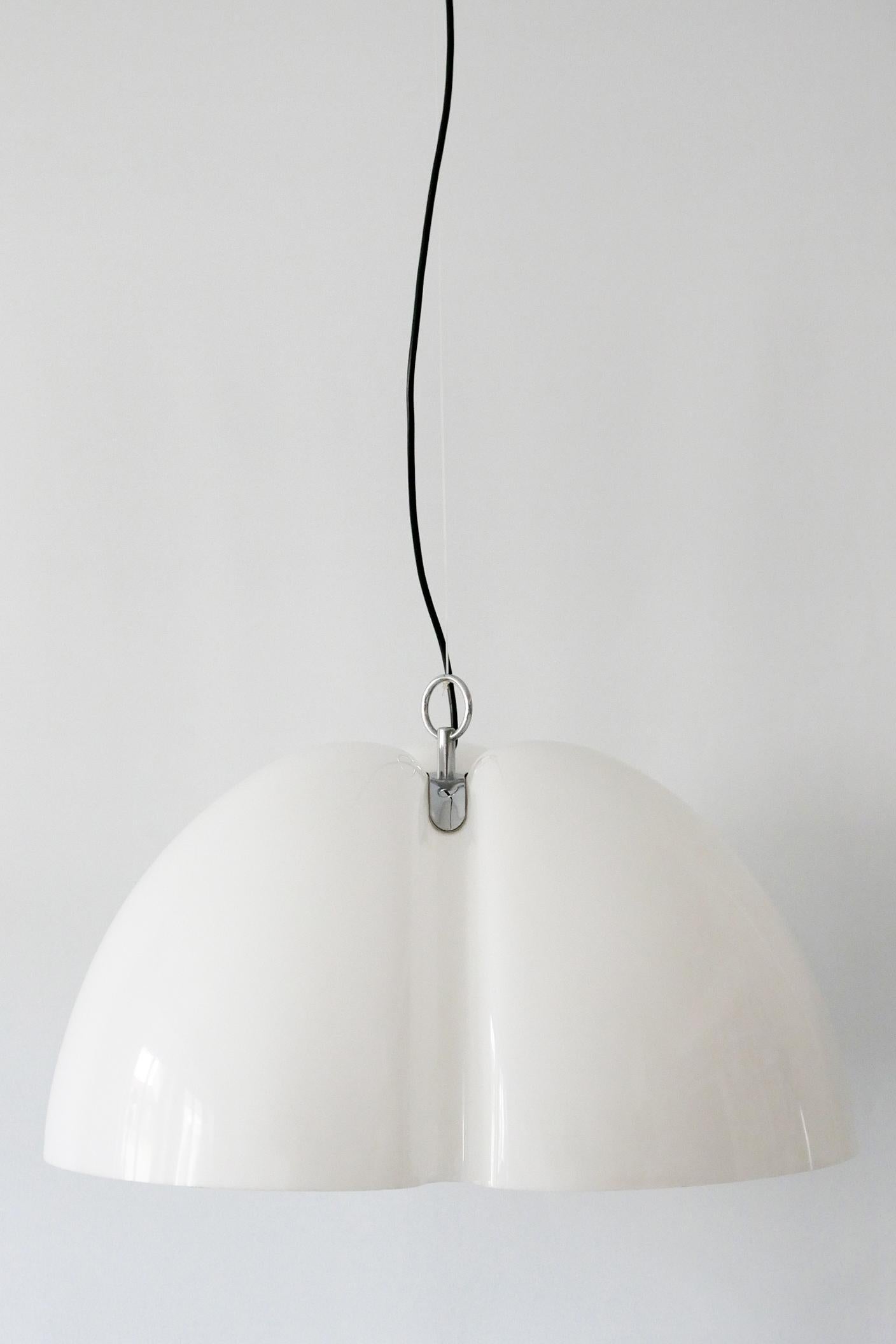 Elegant Mid-Century Modern pendant lamp or hanging light 'Tricena I' by Ingo Maurer, 1968 for Design M, Munich, Germany. Tricena I is the larger one of this model.

Executed in plexiglass and chrome-plated steel, the pendant lamp needs 1 x E27 /