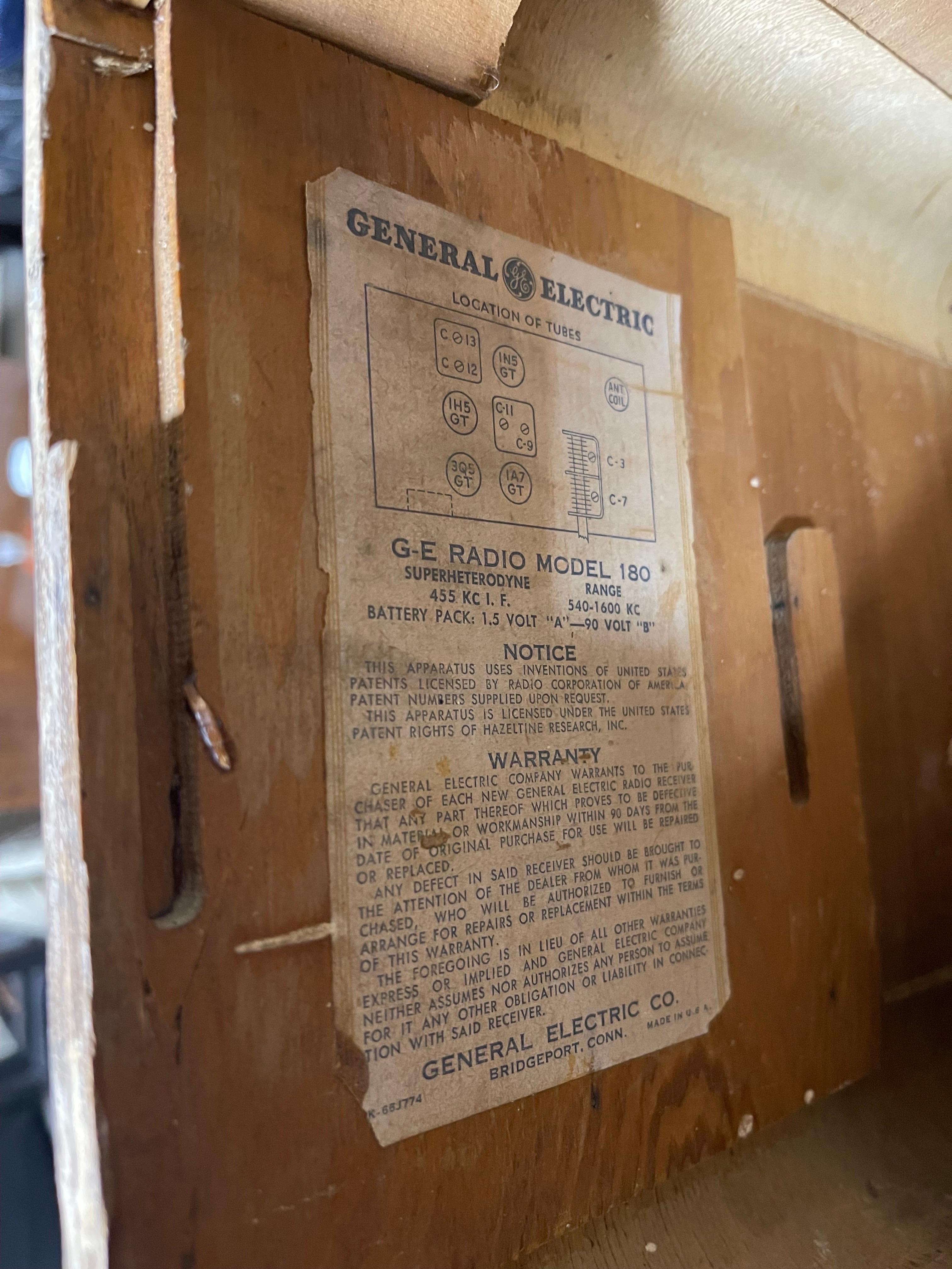 Large Mid-Century Modern Radio by General Electric 7