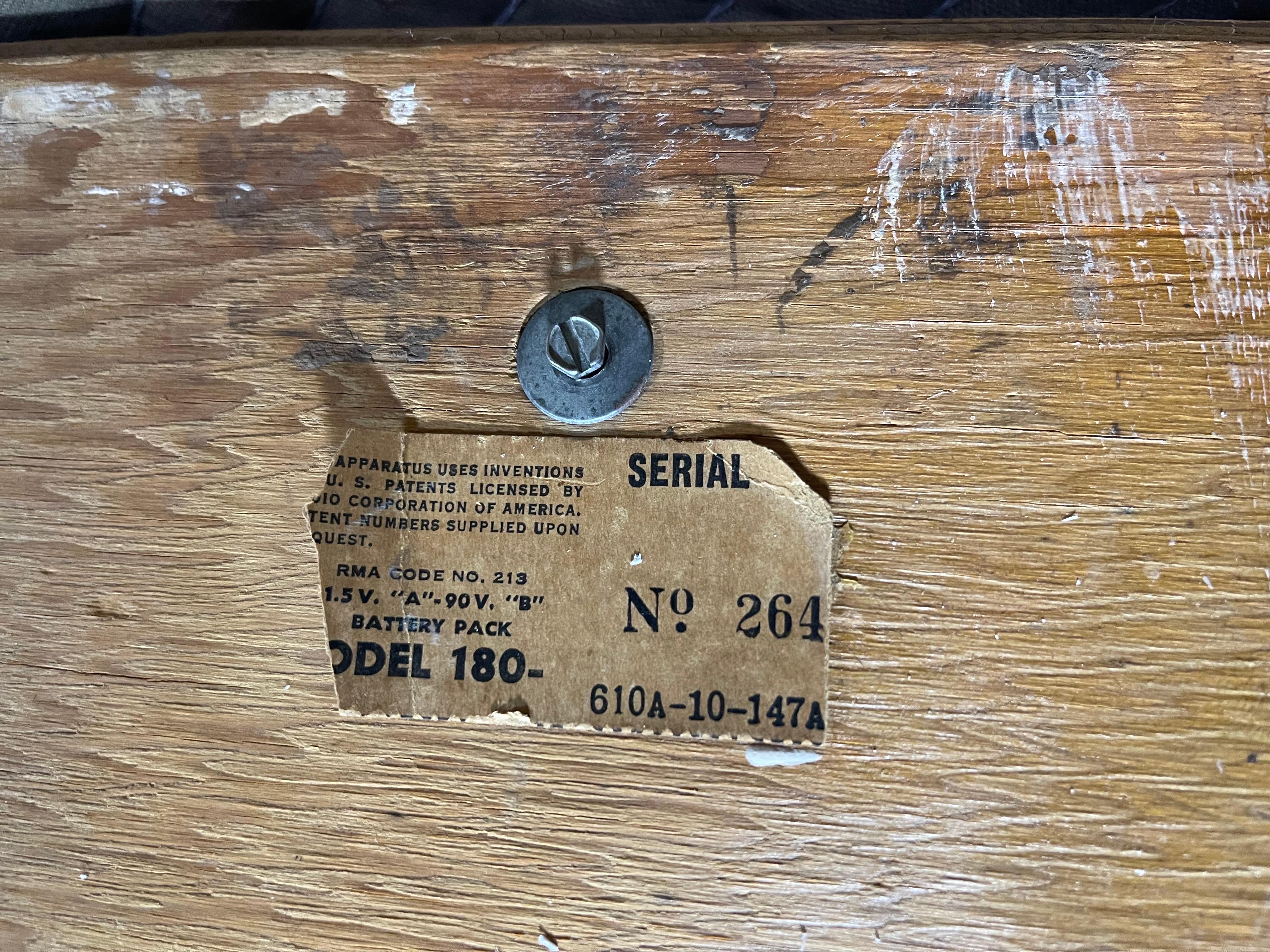 Large Mid-Century Modern Radio by General Electric 9