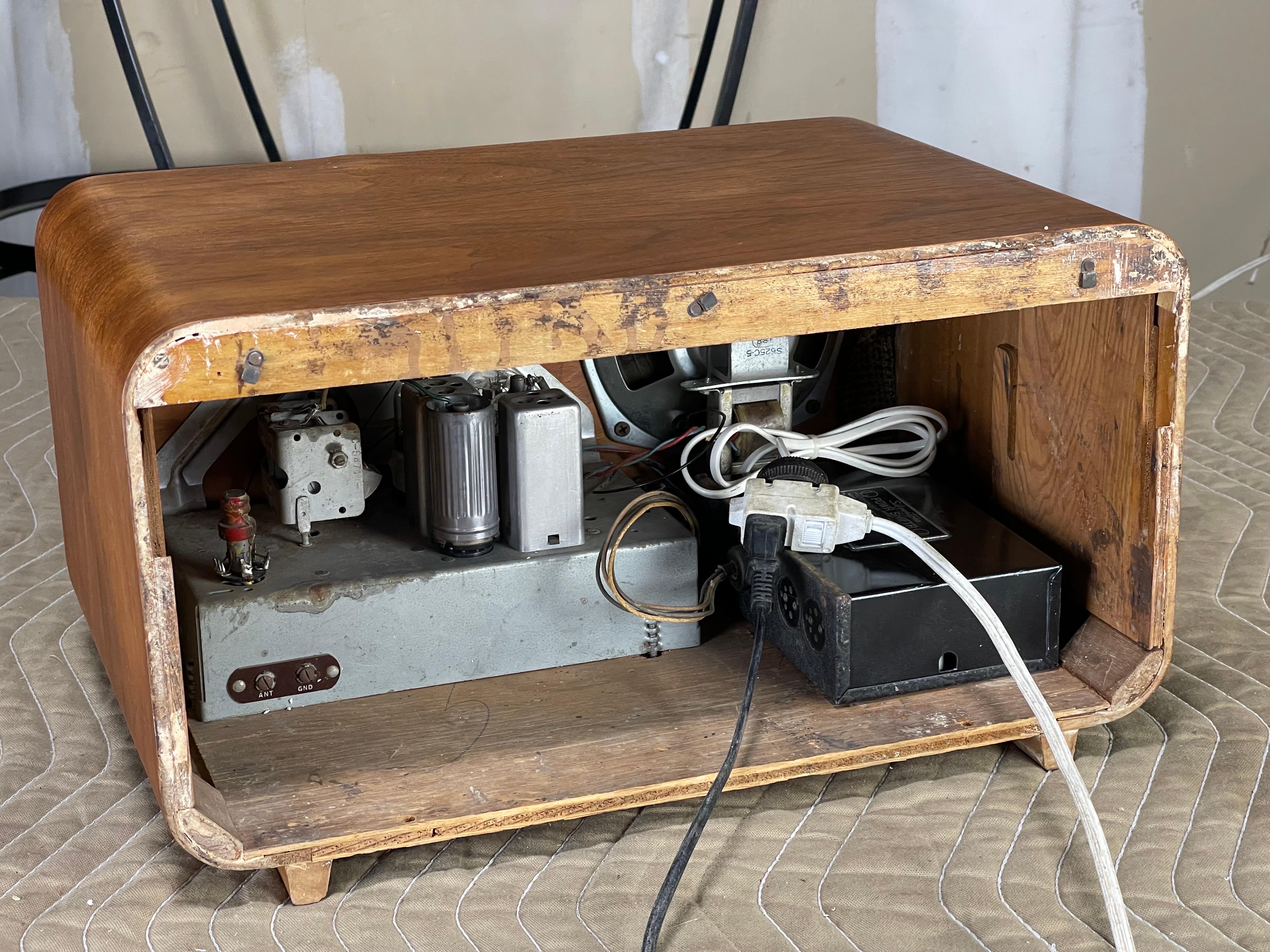 Large Mid-Century Modern Radio by General Electric 1