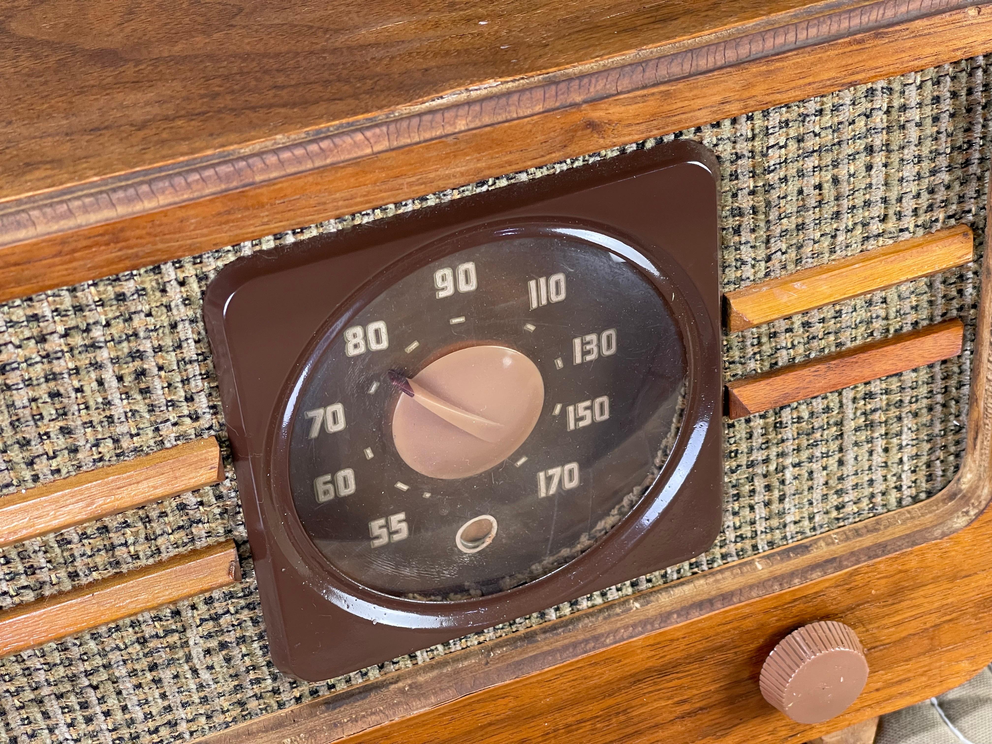 Large Mid-Century Modern Radio by General Electric  3