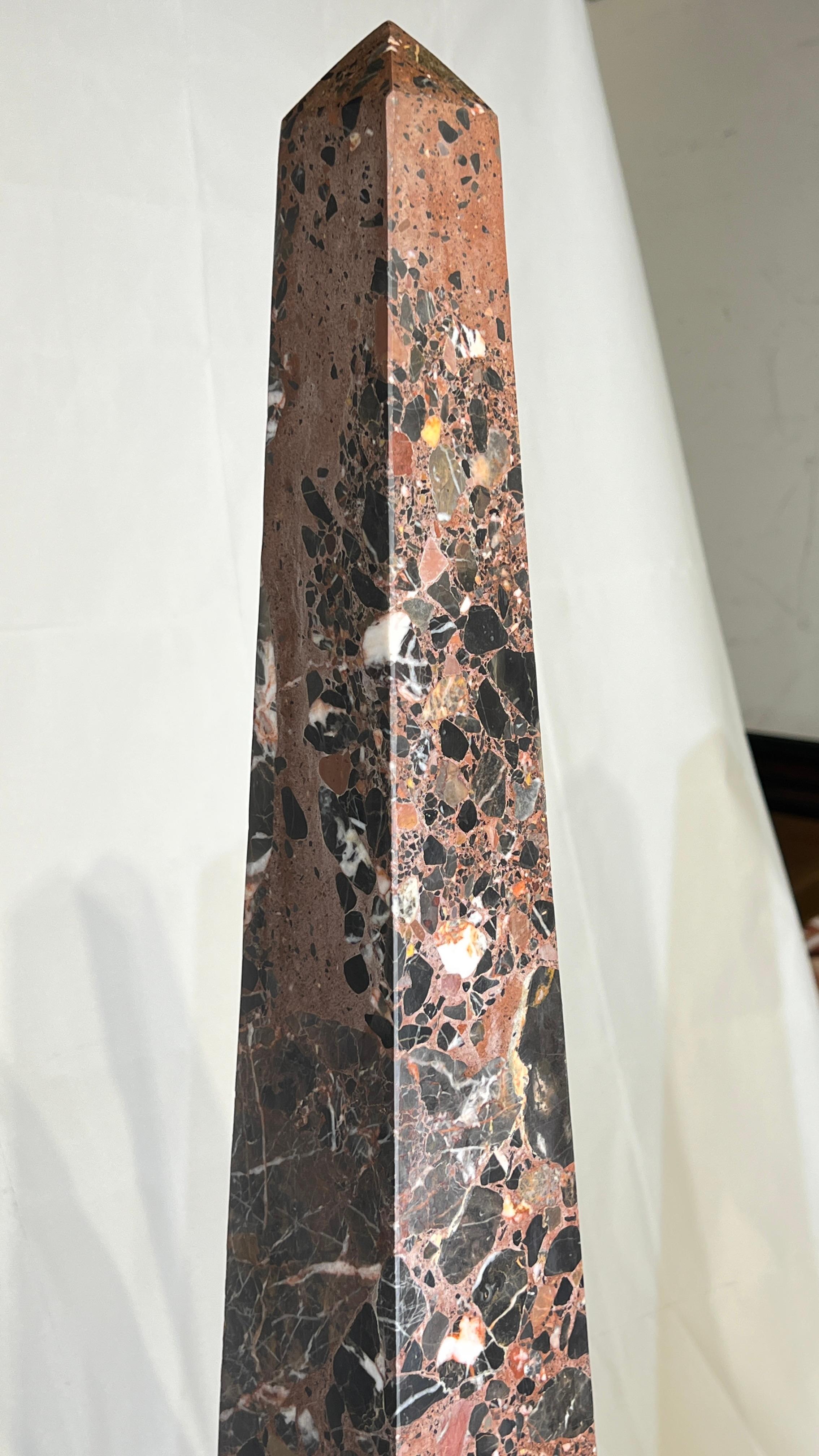 Large  Mid-Century Modern Rouge and Charcoal Grey Marble Obelisk For Sale 4