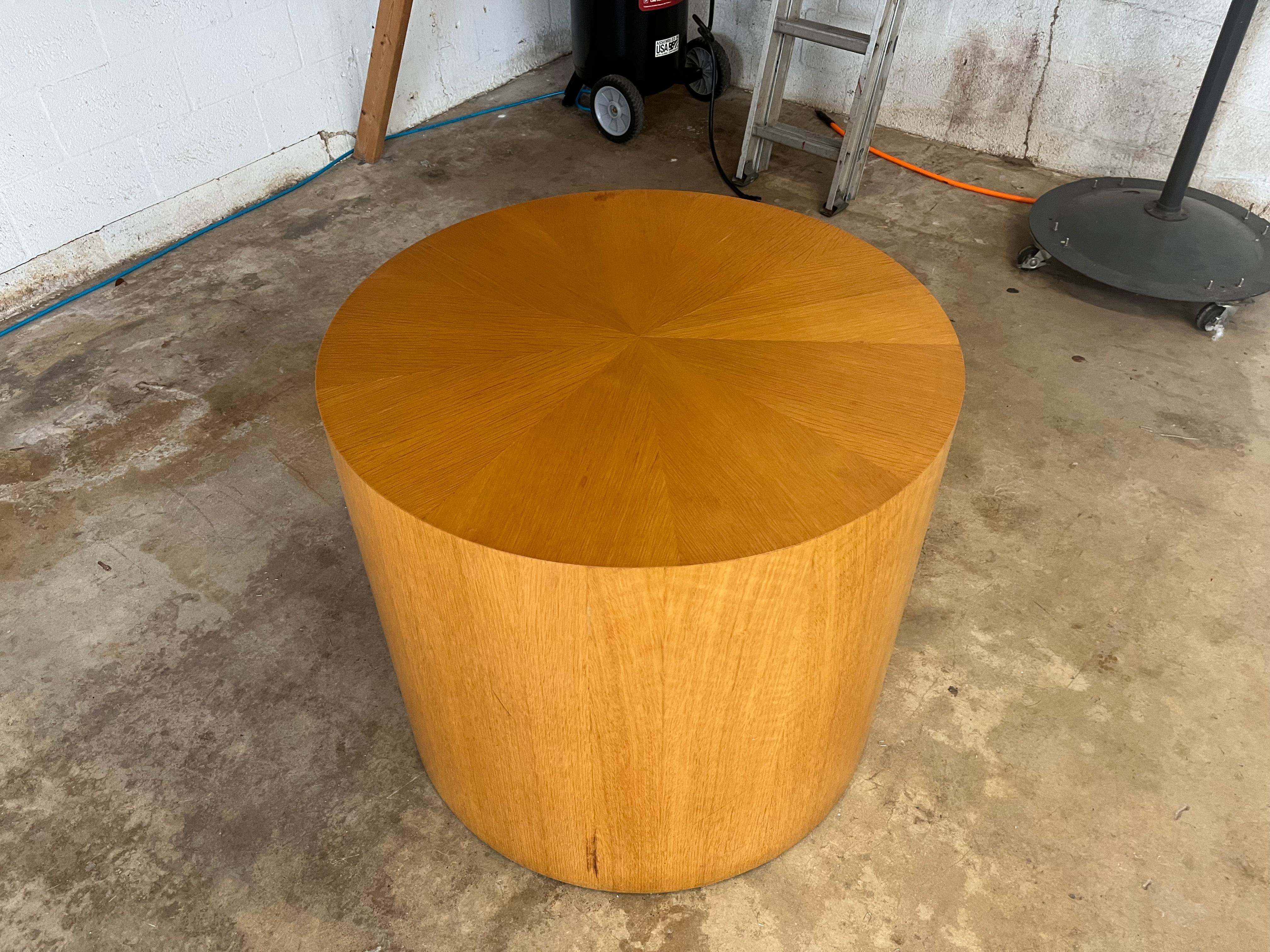 Grande table de salle à manger ronde en verre, The Moderns, Oak en vente 8