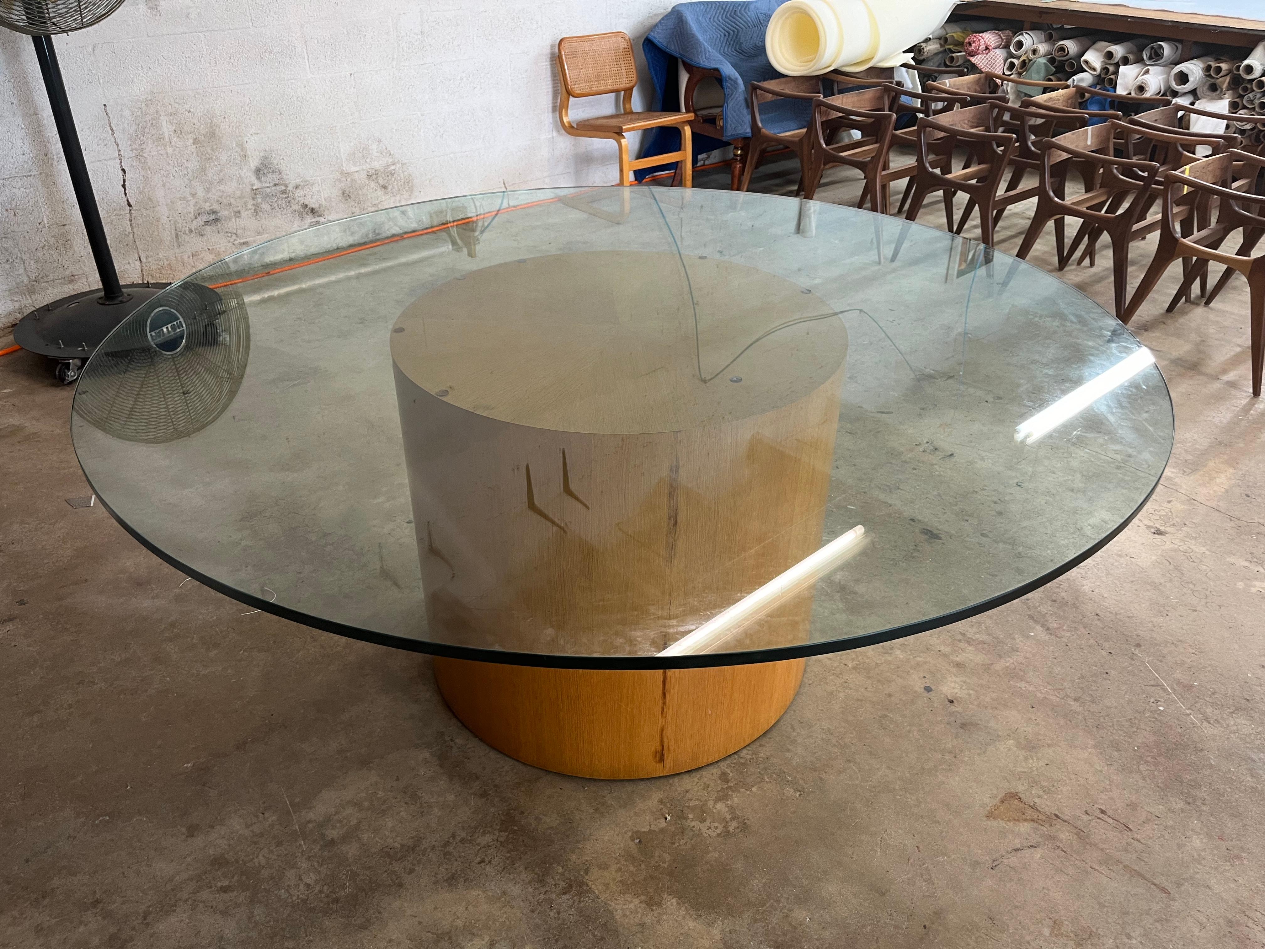 Grande table de salle à manger ronde en verre, The Moderns, Oak en vente 9