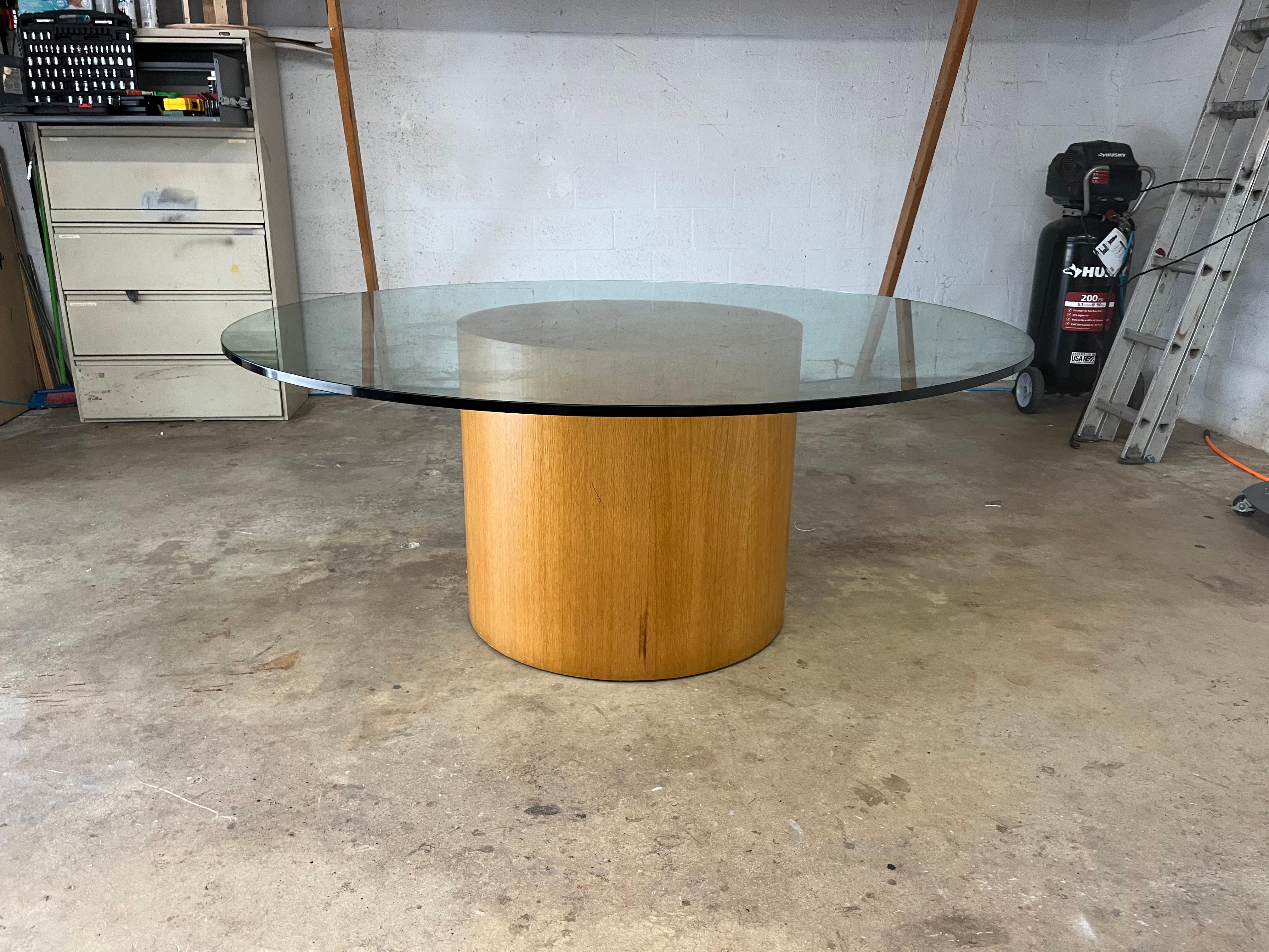 Mid-Century Modern Grande table de salle à manger ronde en verre, The Moderns, Oak en vente
