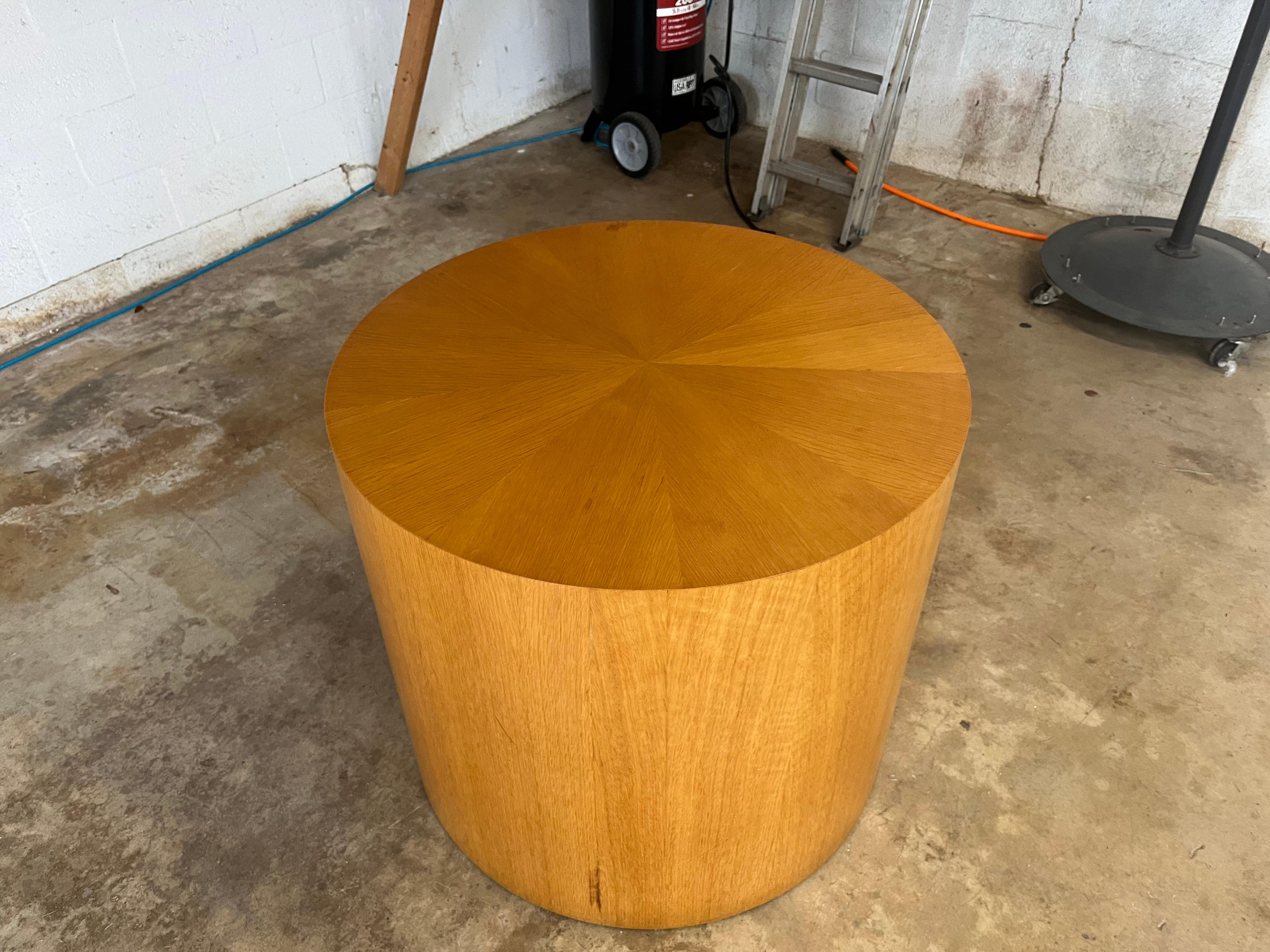 Américain Grande table de salle à manger ronde en verre, The Moderns, Oak en vente