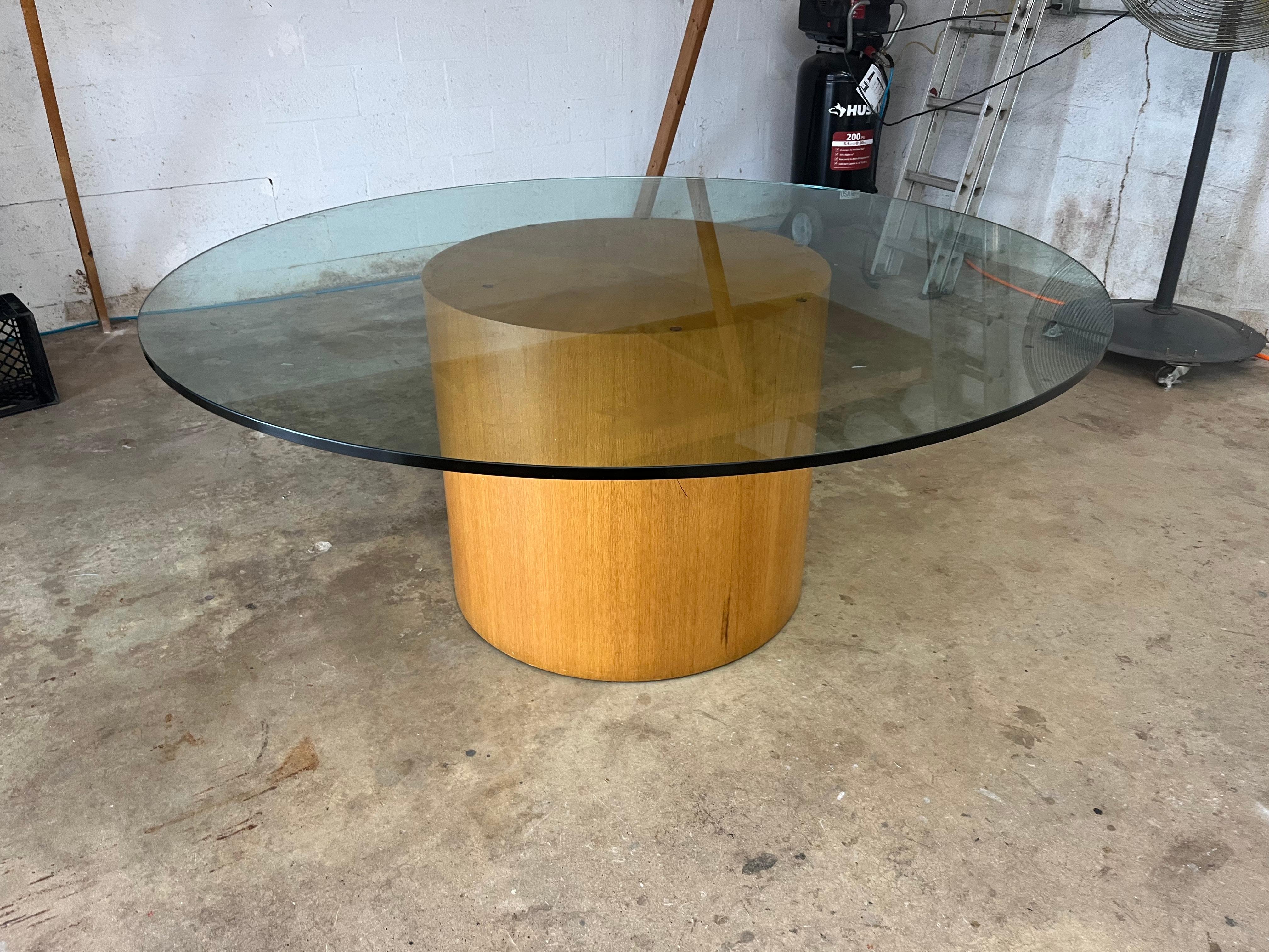 Fin du 20e siècle Grande table de salle à manger ronde en verre, The Moderns, Oak en vente
