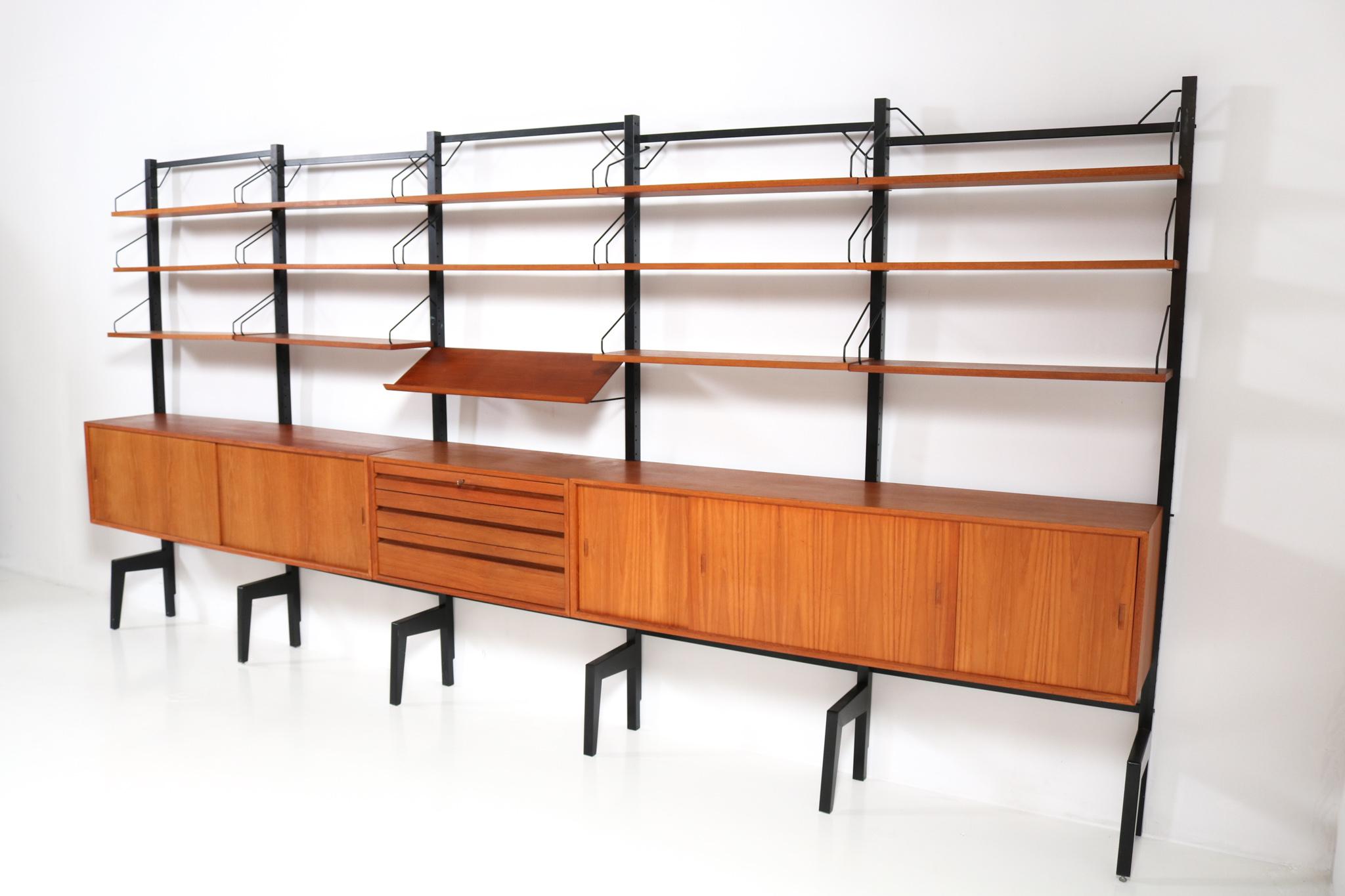Large Mid-Century Modern Royal Free Standing Wall Unit by Poul Cadovius, 1960s In Good Condition In Amsterdam, NL