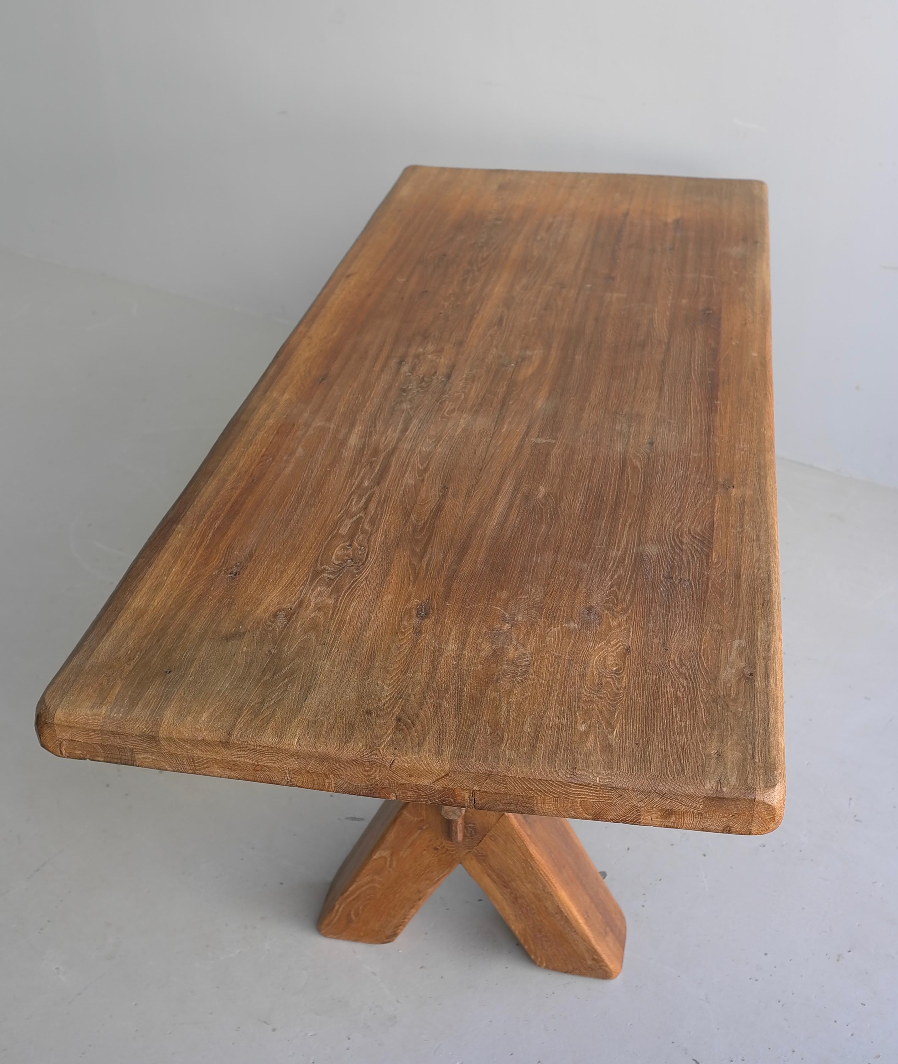 Large Mid-Century Modern Rustic Oak Dining table by De Puydt Belgium 1960's In Good Condition For Sale In Den Haag, NL