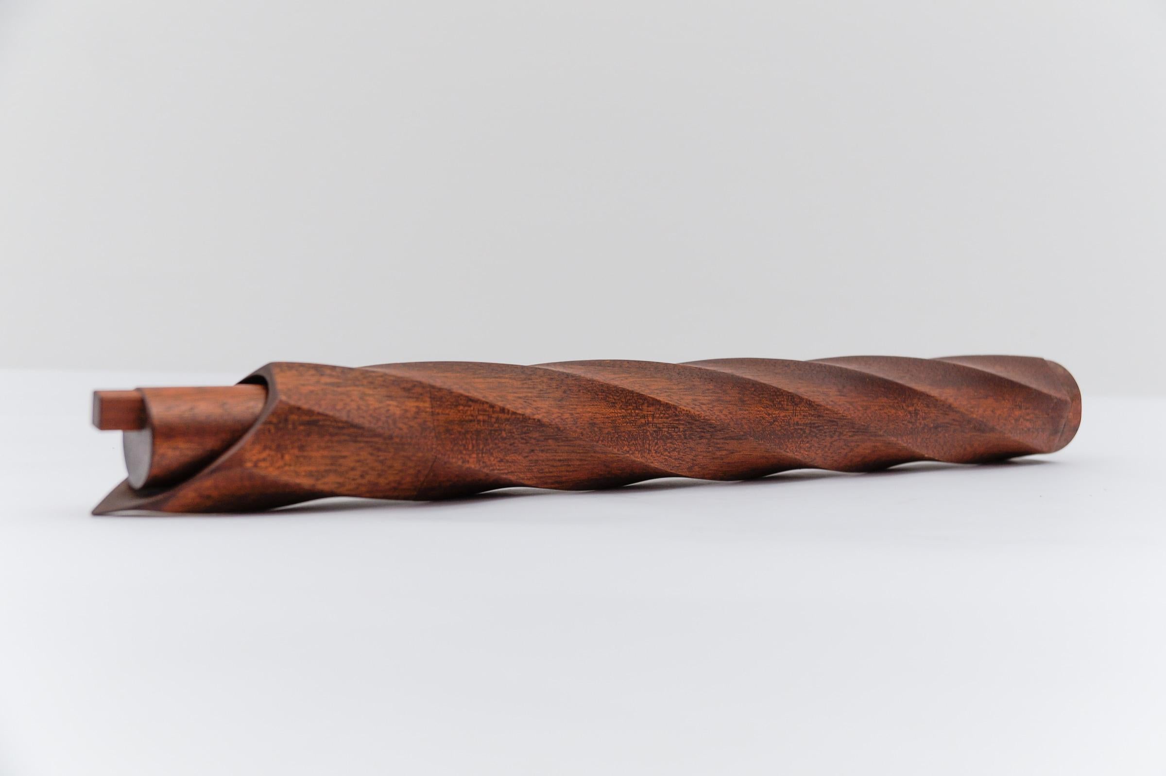 Große skandinavische Pfeffermühle aus Teakholz, 1960er Jahre, Dänemark, Mid-Century Modern (Skandinavische Moderne) im Angebot